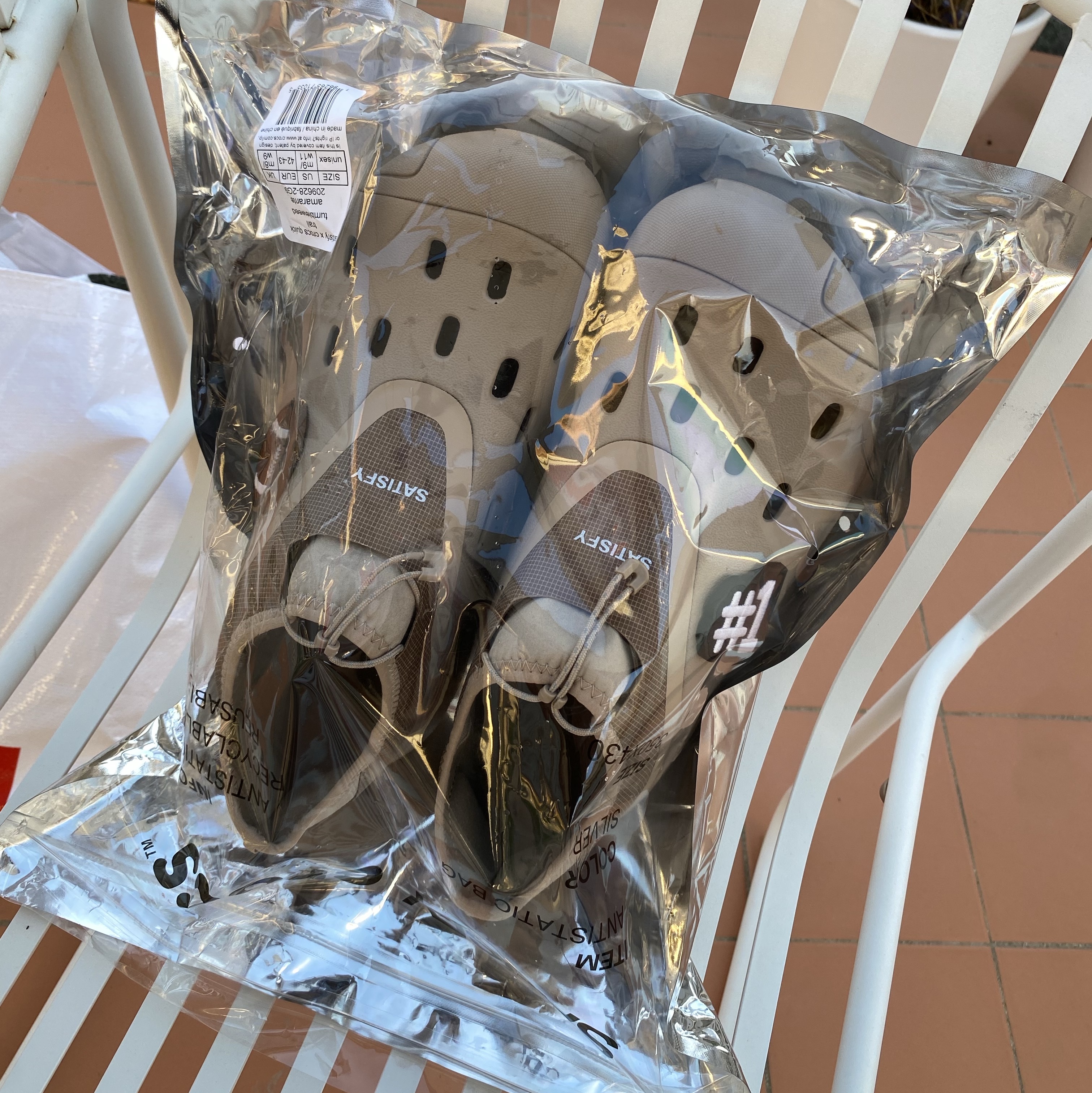 Crocs x Satisfy Quick Trail Low Brown 착용 스타일 - 3