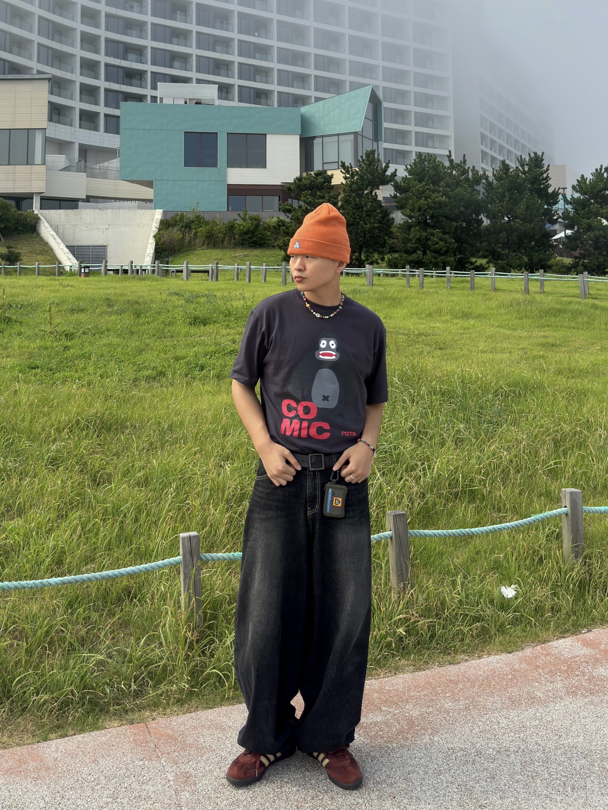 POTS Gorilla T-Shirt Chacoal, Adidas x Wales Bonner Nylon Samba Fox Brown Sandy Beige 착용 스타일 - 1