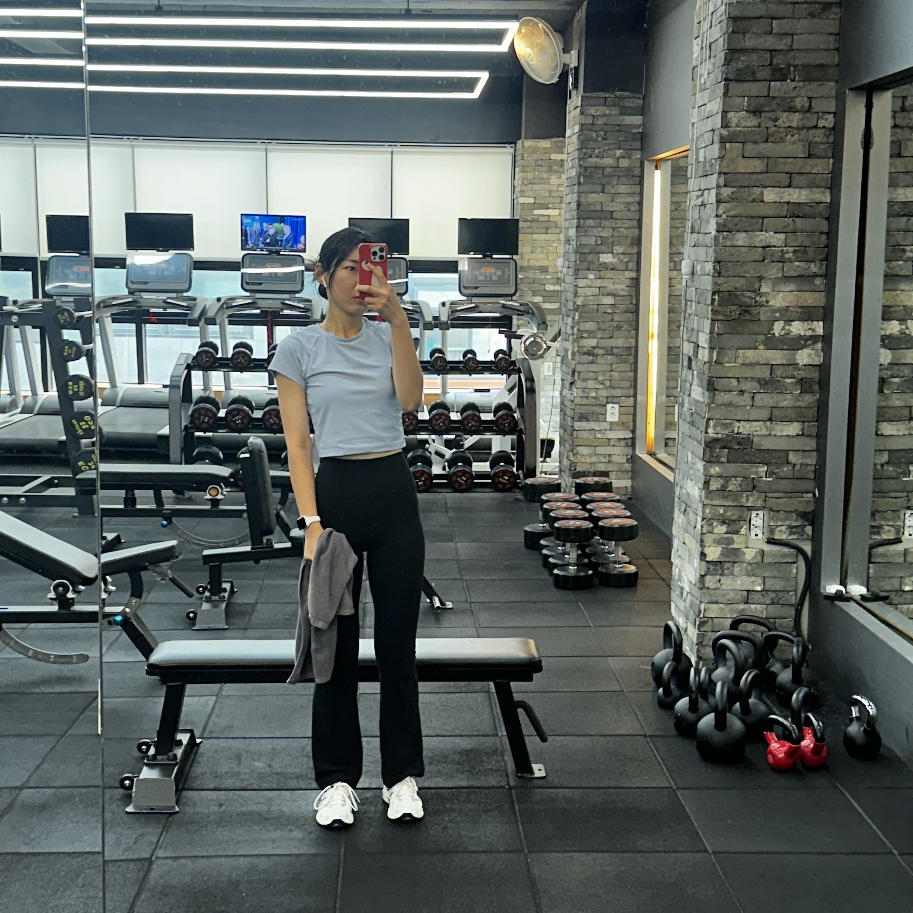 (W) Asics Gel-1130 White Midnight, Apple AirPods Max Lightning Space Gray (Korean Ver.) 착용 스타일 - 2