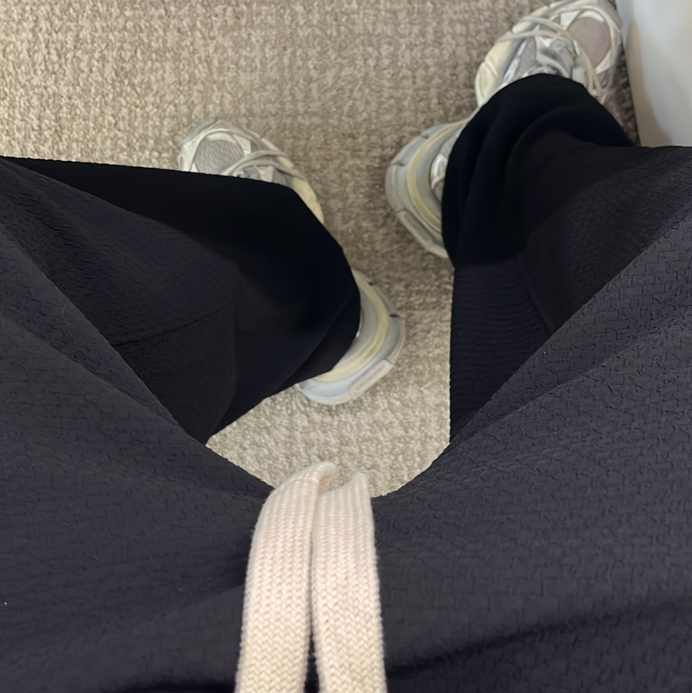 Nonnod Capri Pajama Pants Jacquard Black, Balenciaga 3XL Sneakers Light Beige 착용 스타일