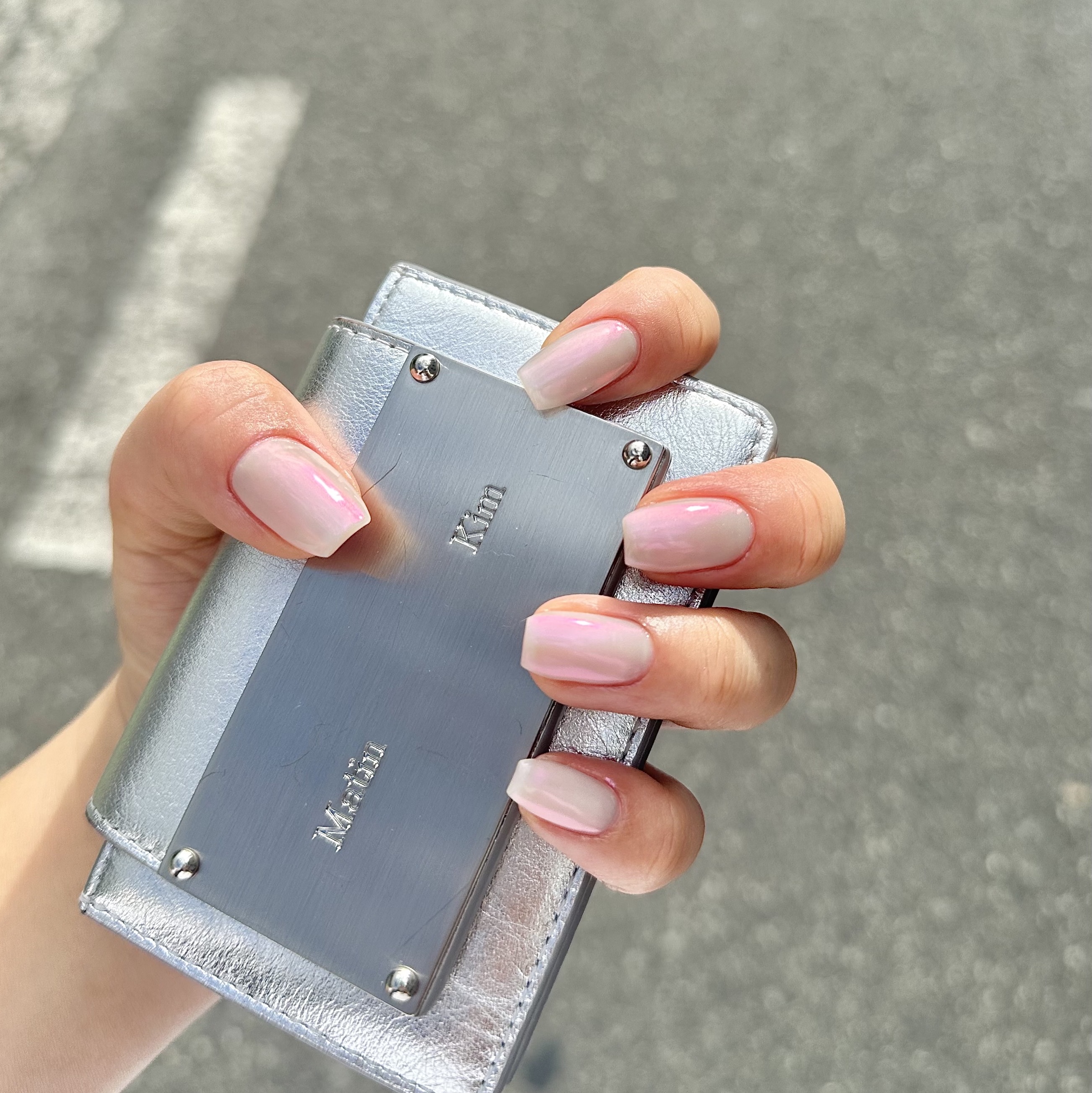 Matin Kim Accordion Wallet Silver 착용 스타일