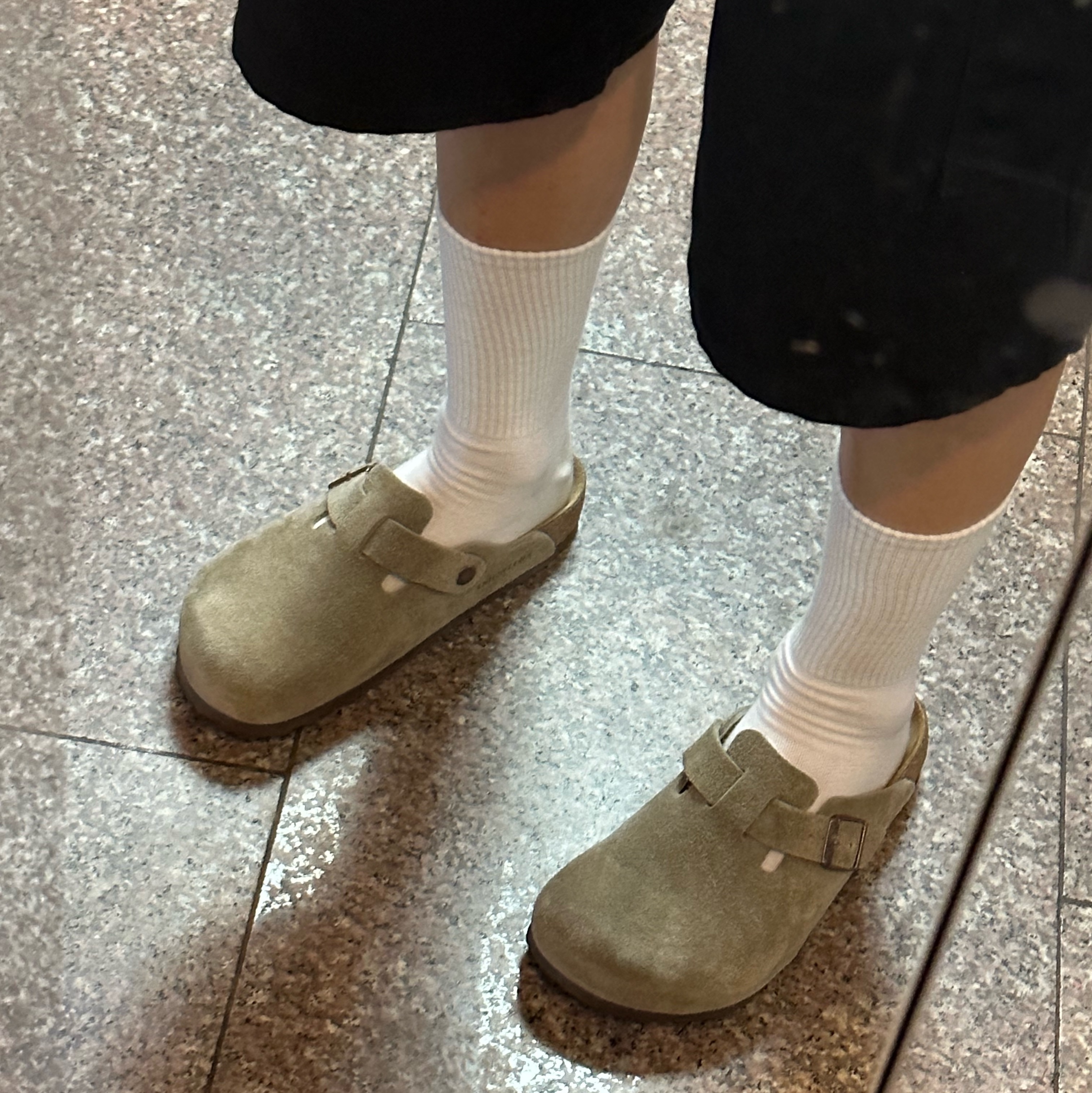 Birkenstock Boston Soft Footbed Taupe - Regular 착용 스타일