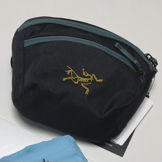 Arc'teryx Mantis 1 Waistpack Dark Magic 착용 스타일