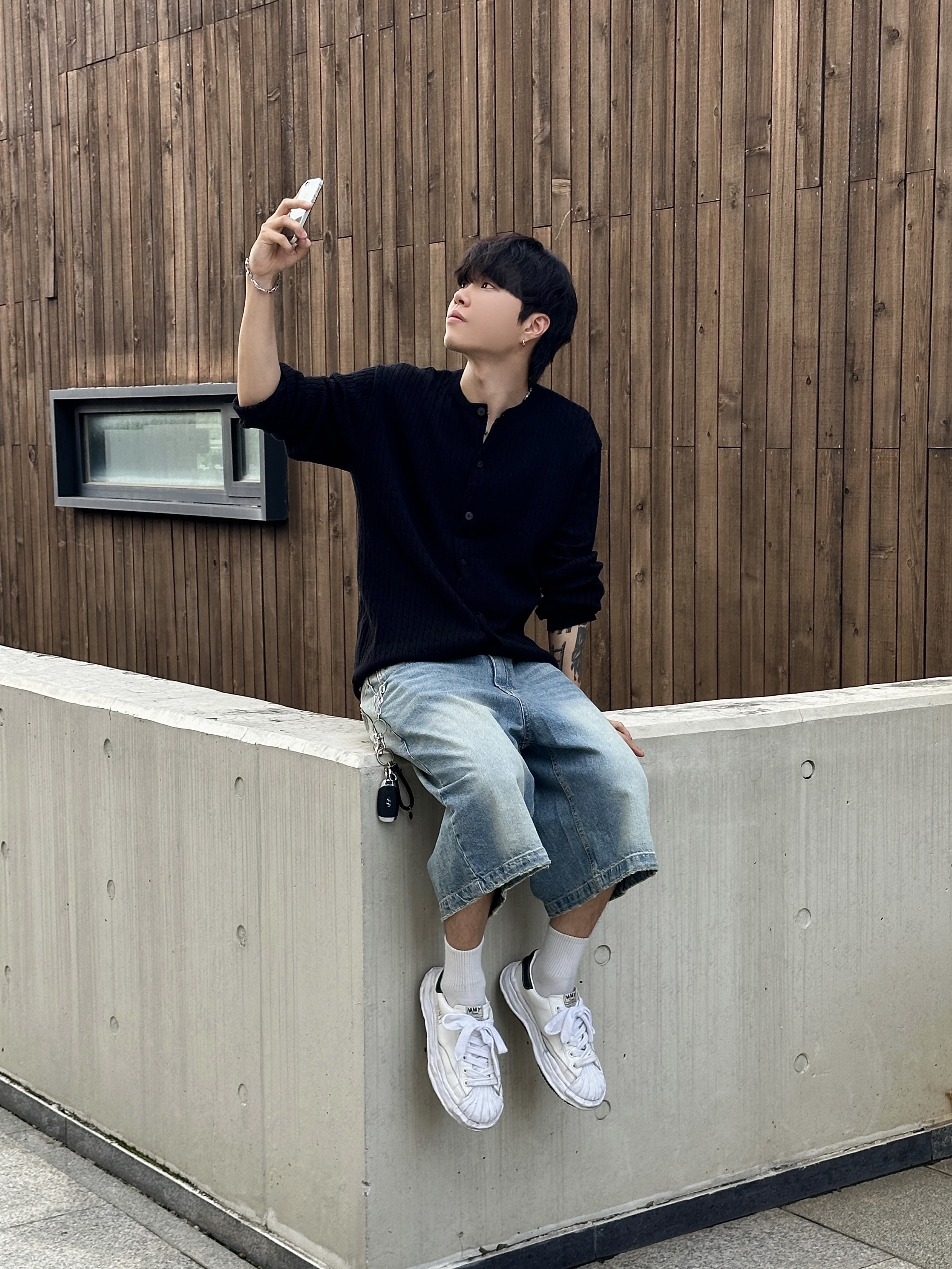 Maison Mihara Yasuhiro Blakey Puffer OG Sole Leather Low-top Sneakers White 착용 스타일 - 5