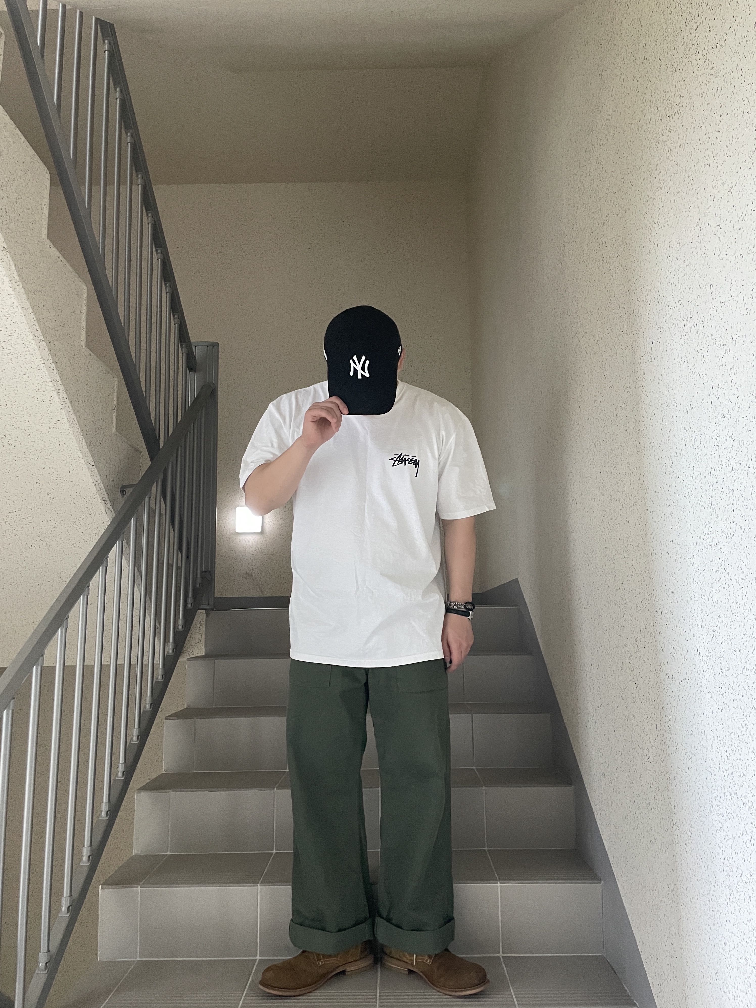New Era x MoMA New York Yankees Cap Black 착용 스타일 - 3