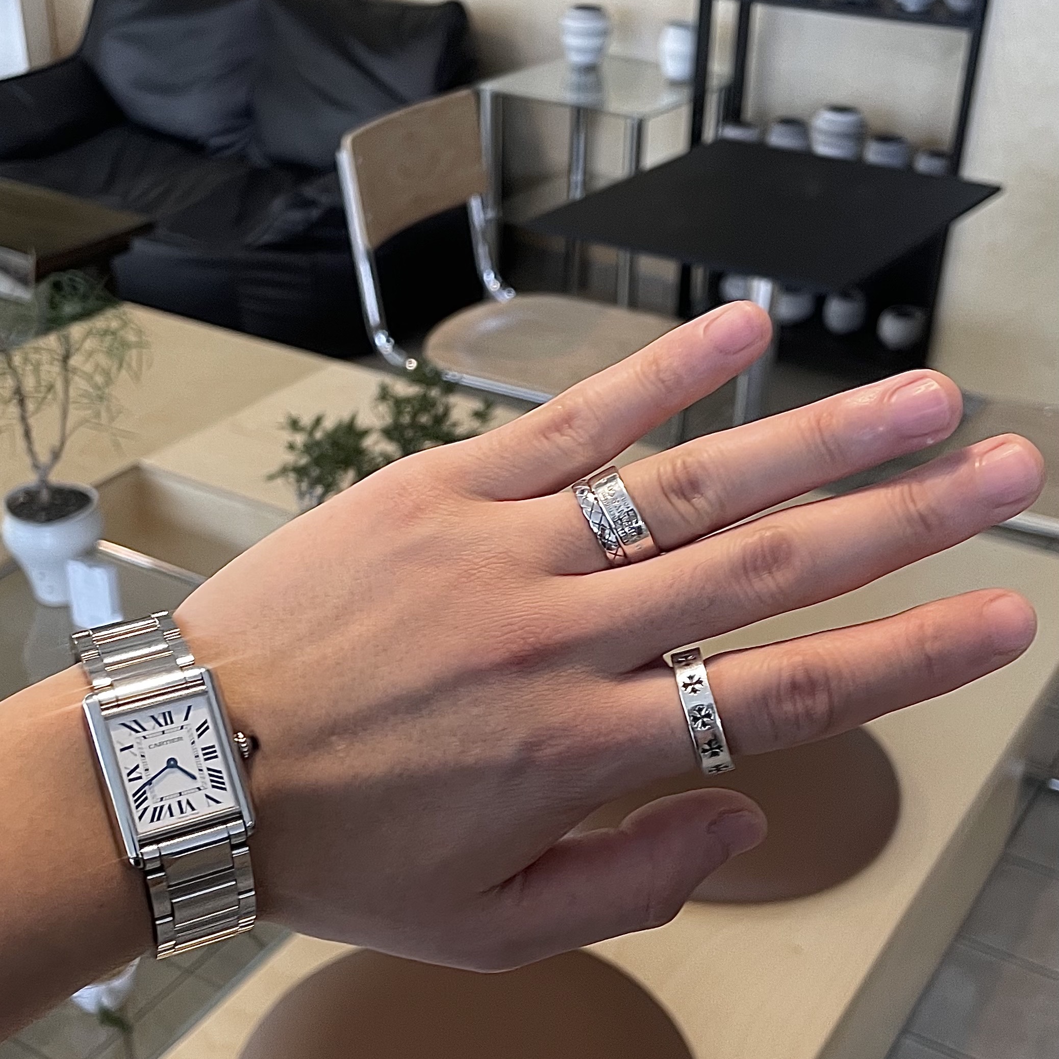Cartier Tank Must Watch Large Quartz Steel Bracelet Steel, Chanel Coco Crush Ring Quilted Motif Mini & 18K White Gold 착용 스타일 - 1