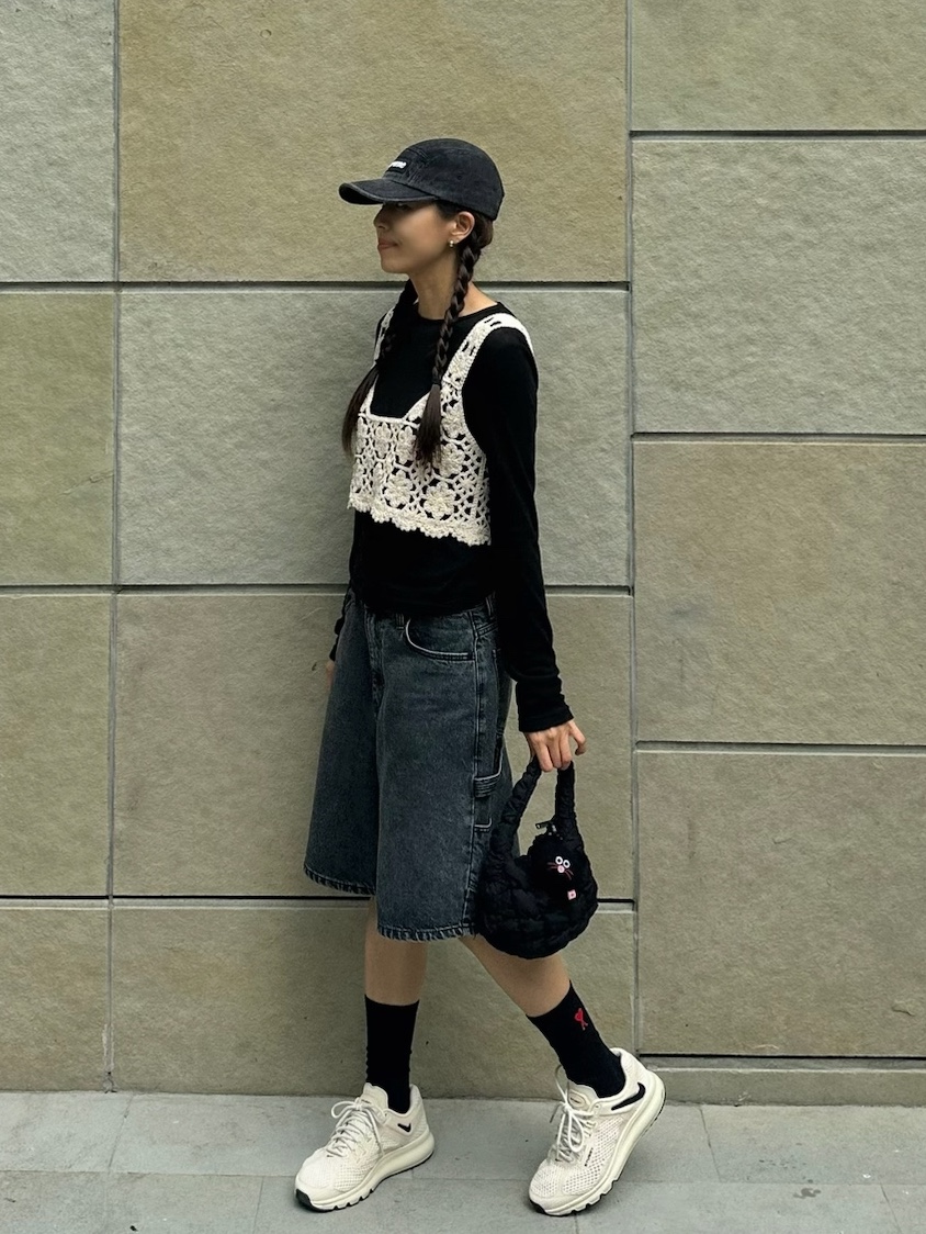 COS Quilted Micro Bag Black, Nike x Stussy Air Max 2013 Fossil 착용 스타일