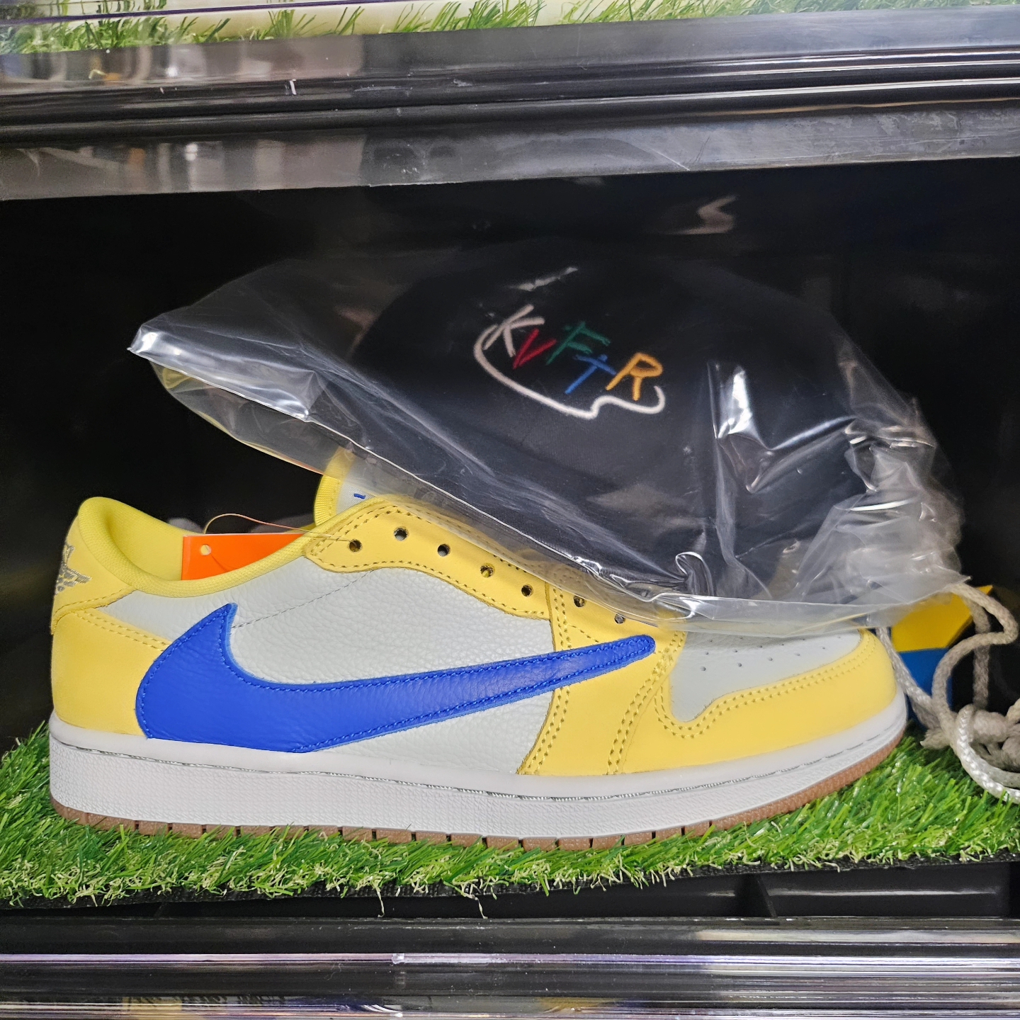 Nike x Sean Wotherspoon Air Max 1/97, (W) Jordan 1 x Travis Scott Retro Low OG SP Canary 착용 스타일 - 2