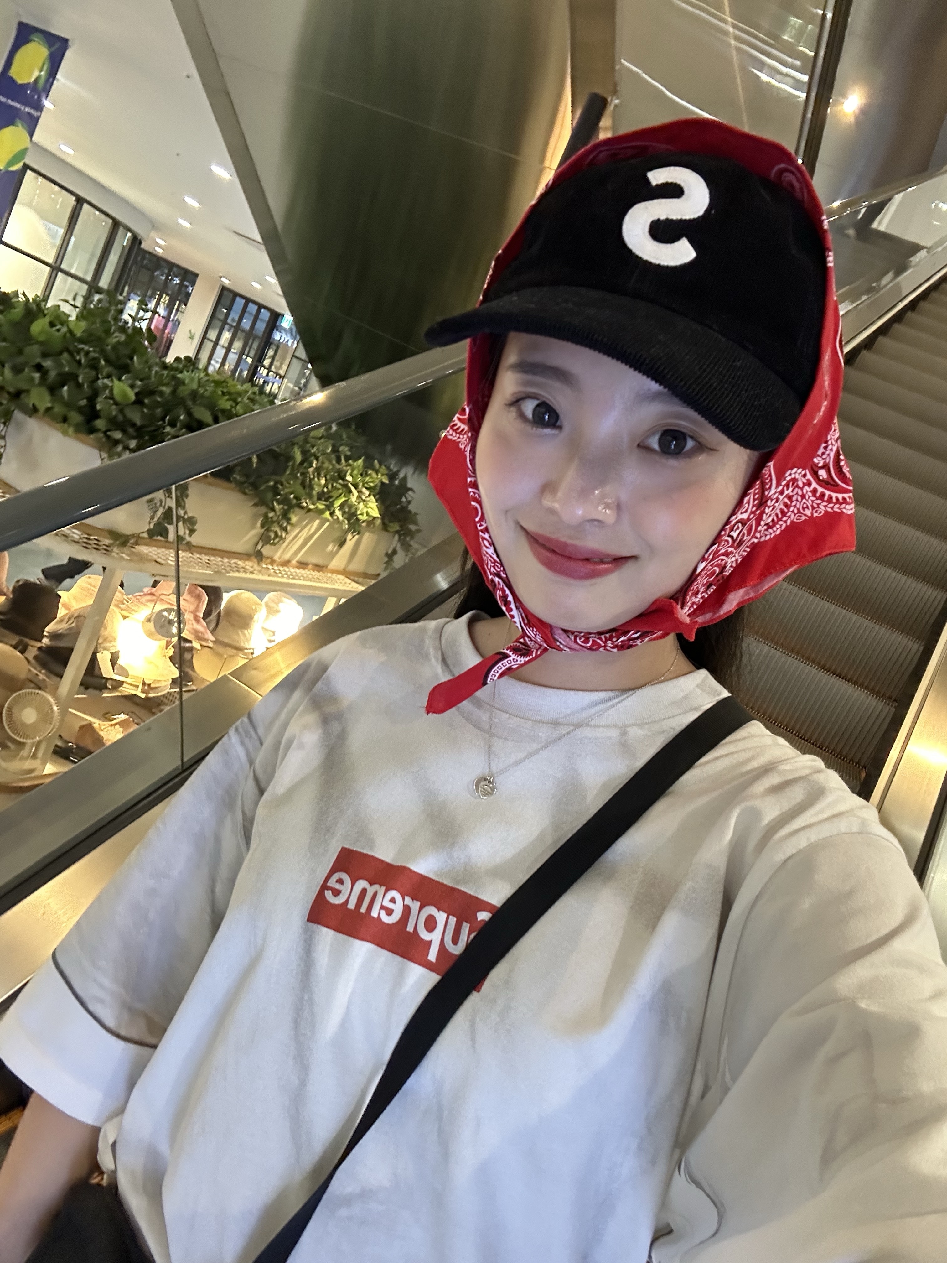 Supreme x MM6 Maison Margiela Box Logo T-Shirt White - 24SS, Crocs Stomp Clog Black 착용 스타일 - 9