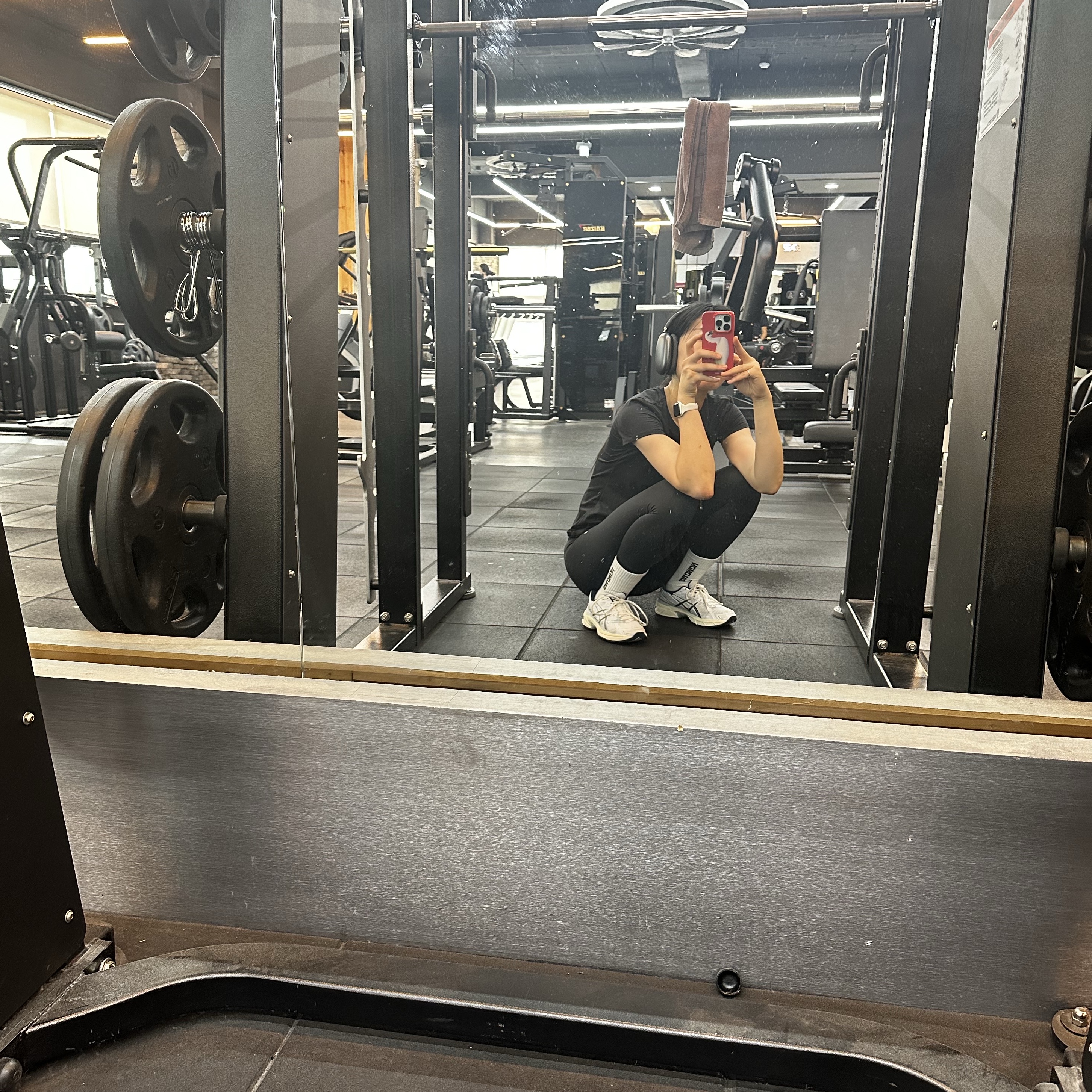 (W) Asics Gel-1130 White Midnight, Apple AirPods Max Lightning Space Gray (Korean Ver.) 착용 스타일 - 1