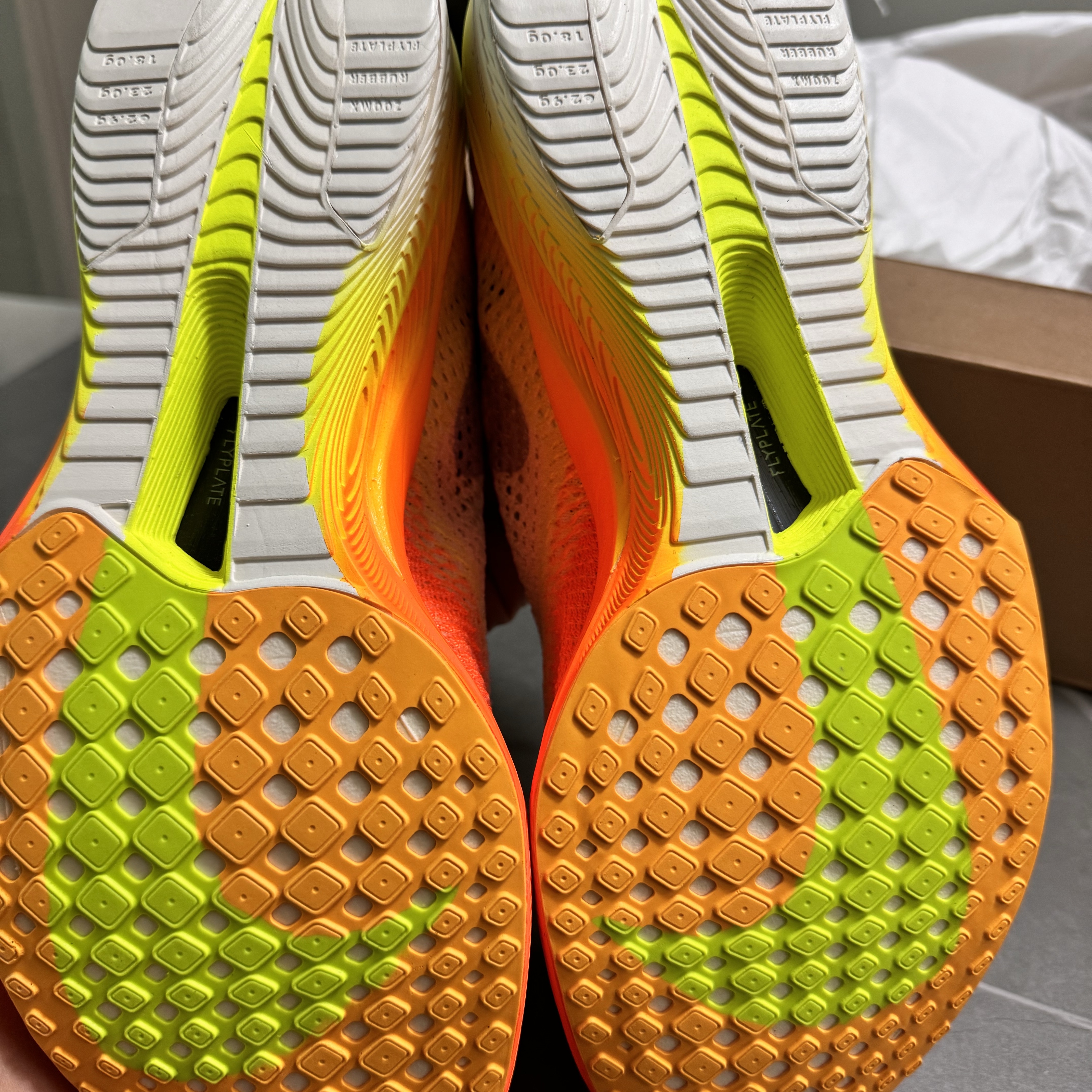 Nike ZoomX Vaporfly Next% 3 Sail Cobalt Bliss Total Orange 착용 스타일 - 2