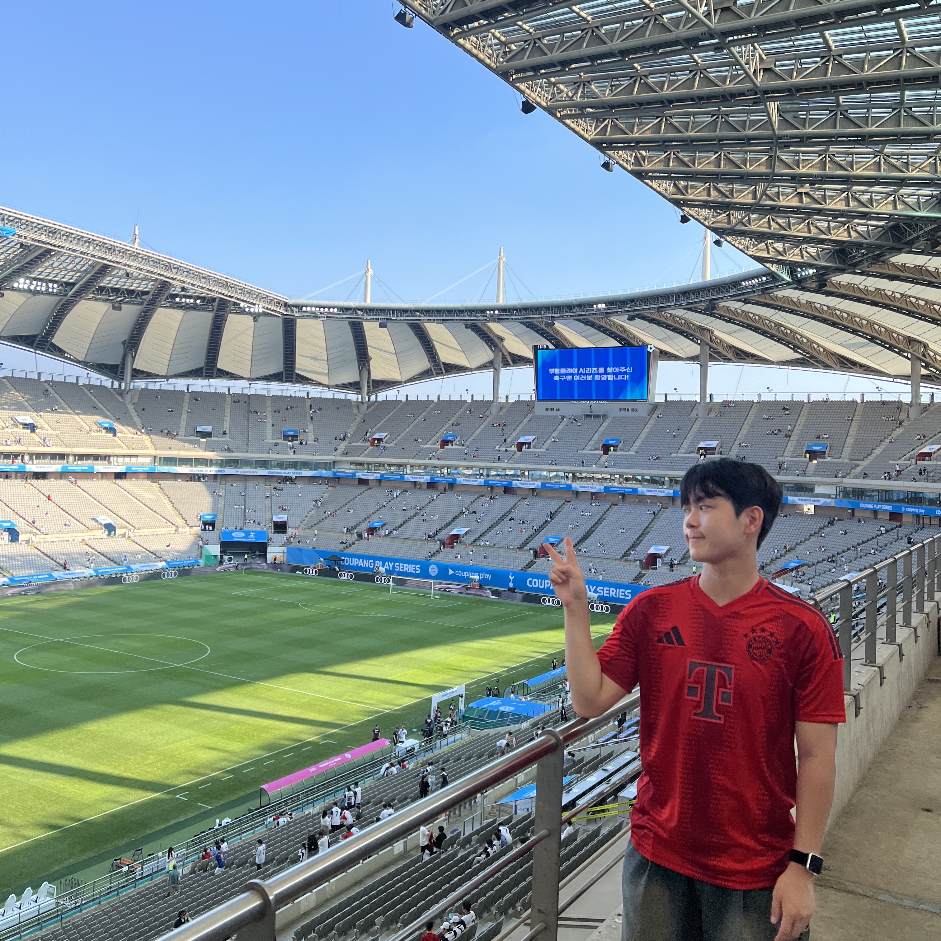 Adidas Tobacco Gruen Mesa Brown Desert, Adidas Bayern Munchen 2024/25 Home Jersey Red - KR Sizing (Non Marking Ver.) 착용 스타일 - 2