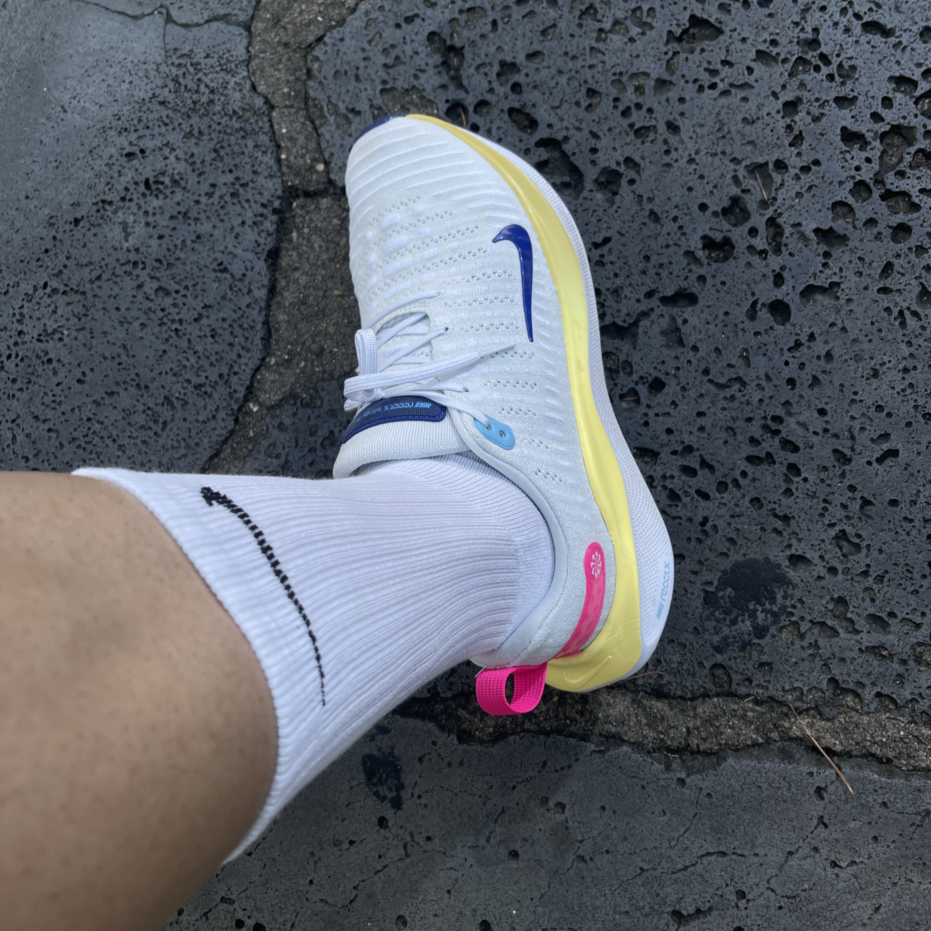 Nike ReactX Infinity Run 4 Photon Dust White 착용 스타일 - 4