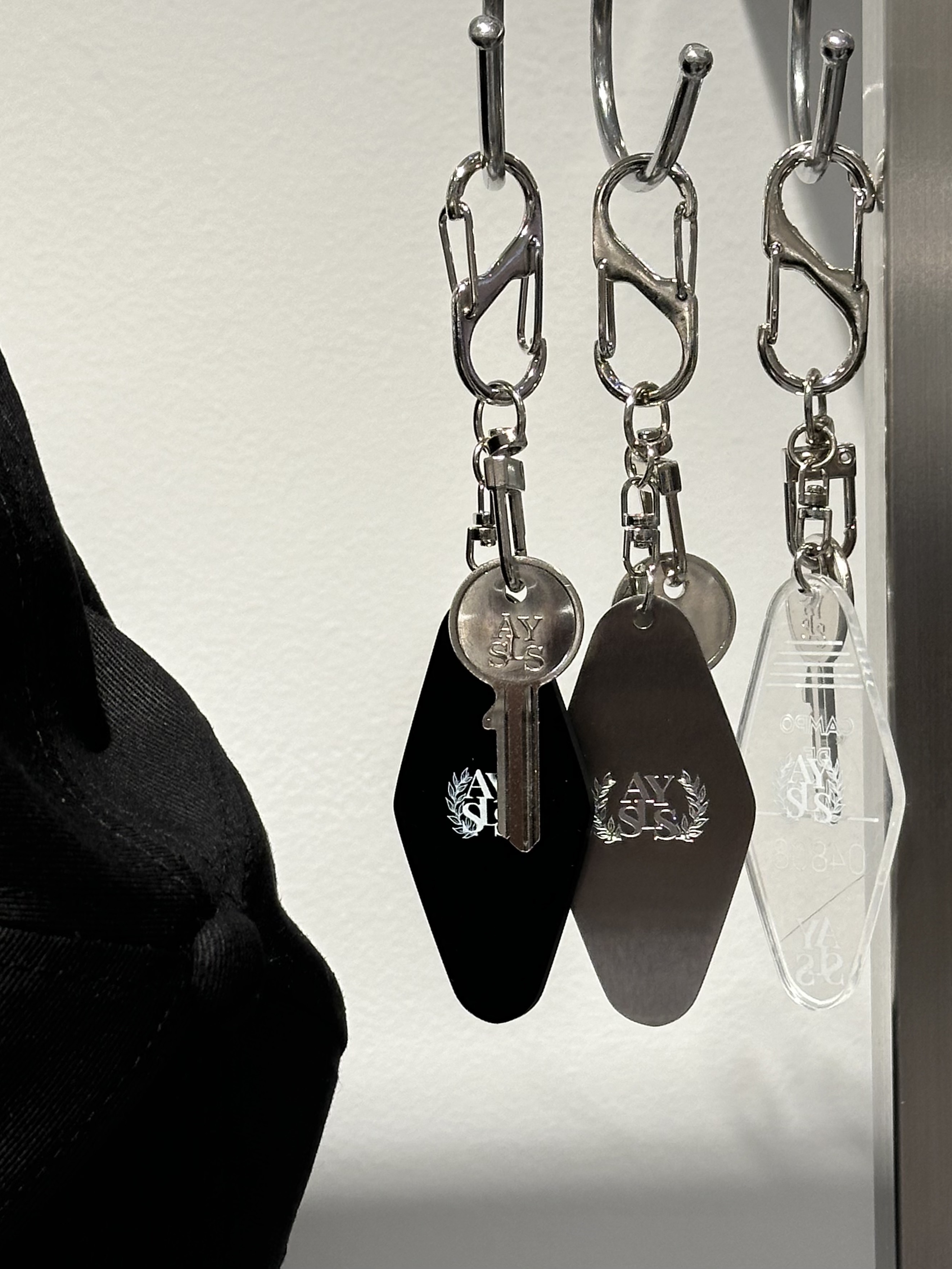 Gentle Monster x Maison Margiela MM114 Black Clear 착용 스타일 - 8