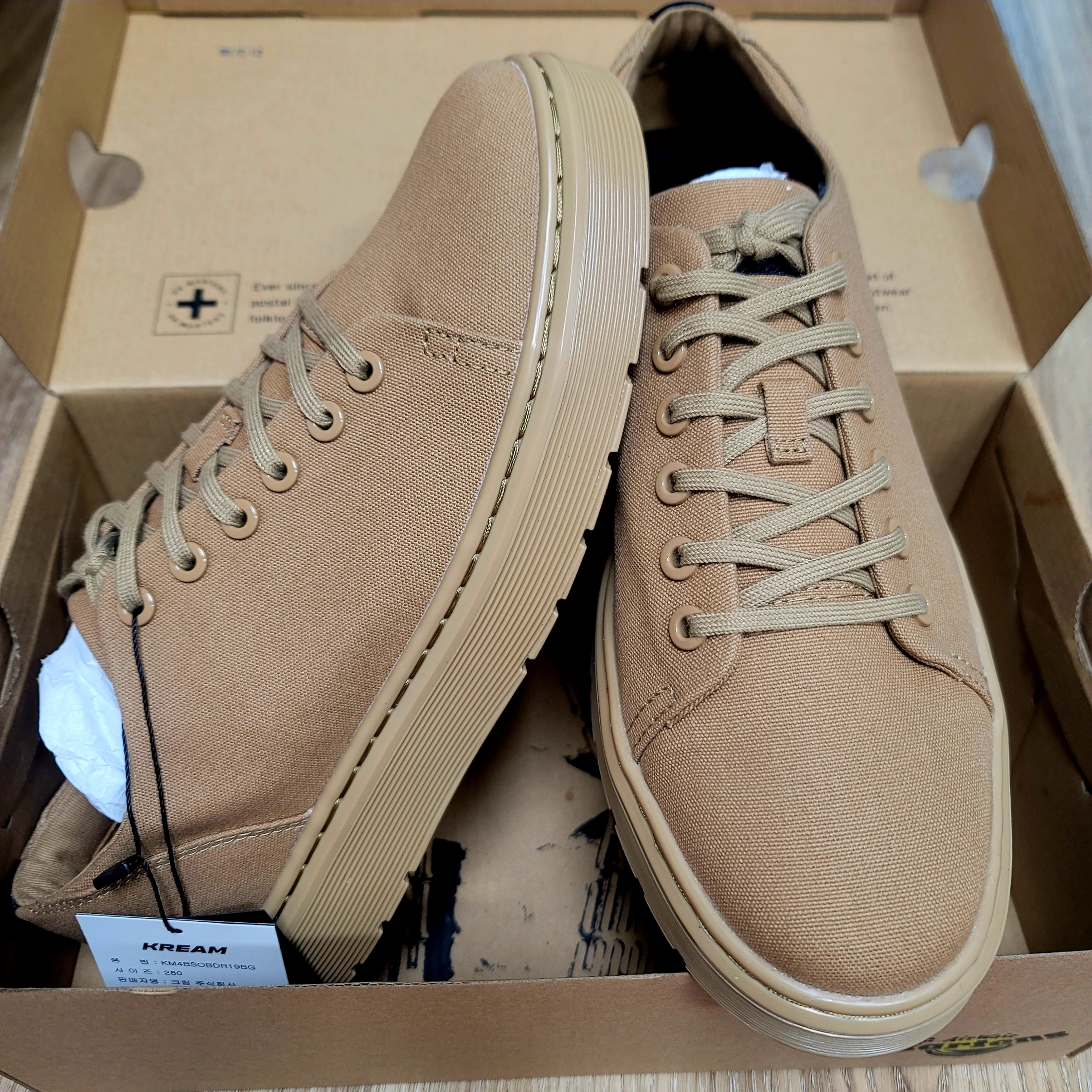 Dr. Martens Dante 10oz Canvas Savannah Tan 착용 스타일 - 2