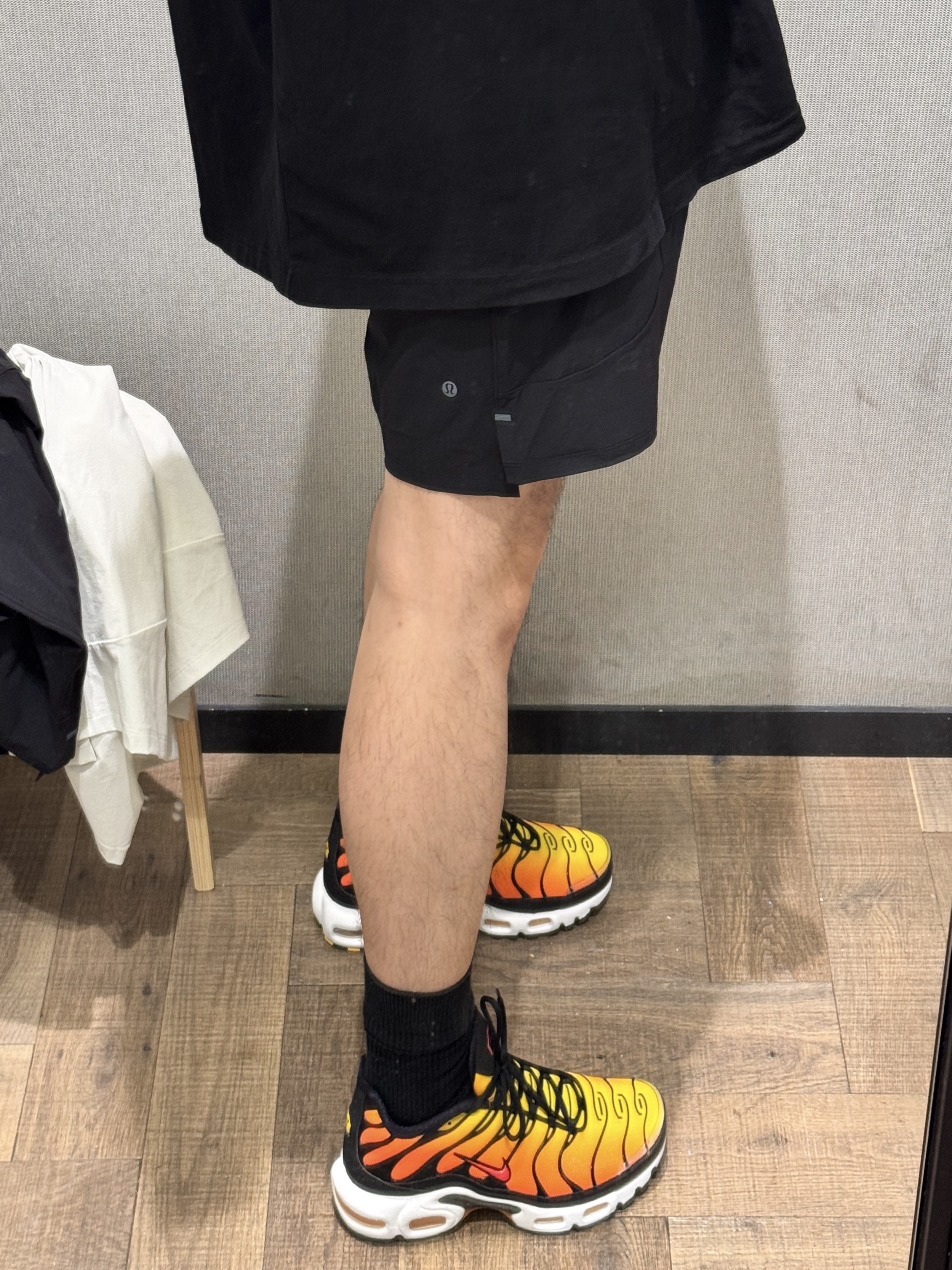 Nike Air Max Plus Bright Ceramic and Tour Yellow 착용 스타일