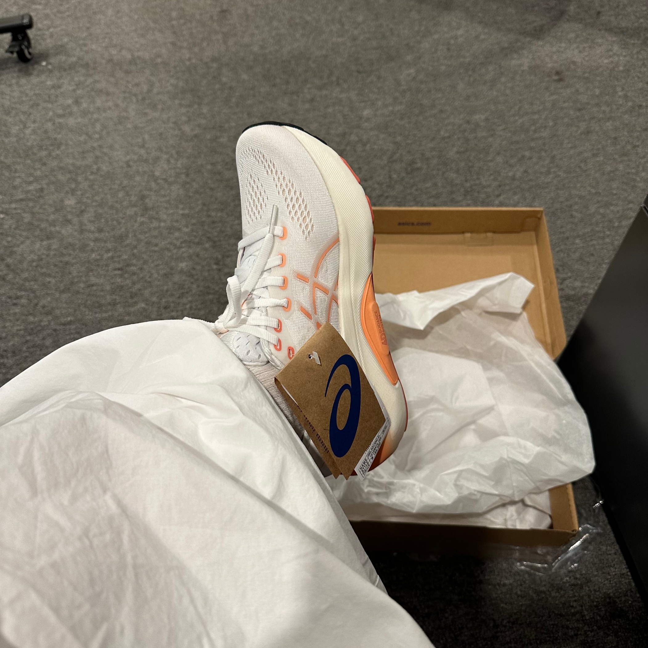 (W) Asics Gel-Kayano 31 White Faded Orange 착용 스타일