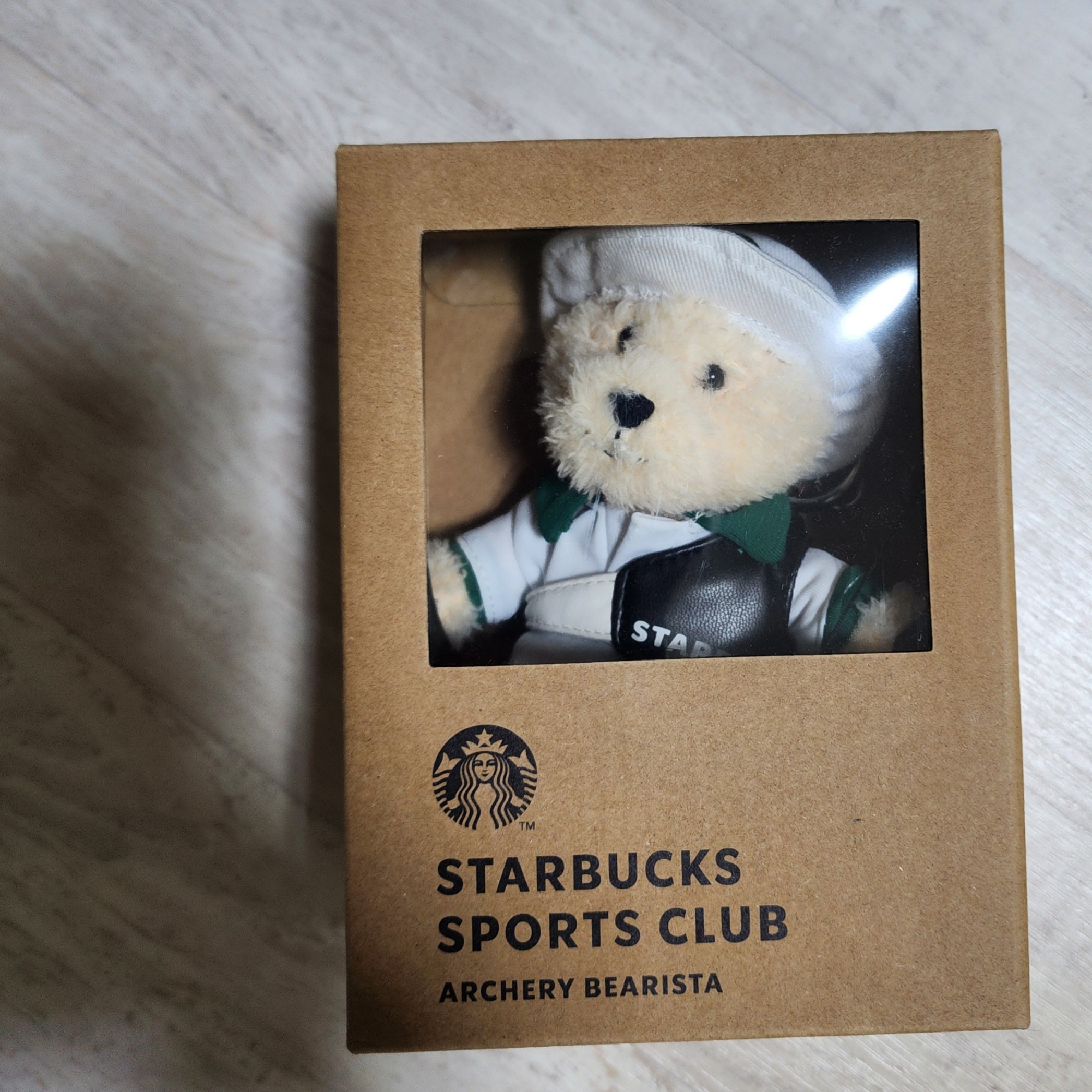 Starbucks Archery Bearista Keychain 착용 스타일 - 1