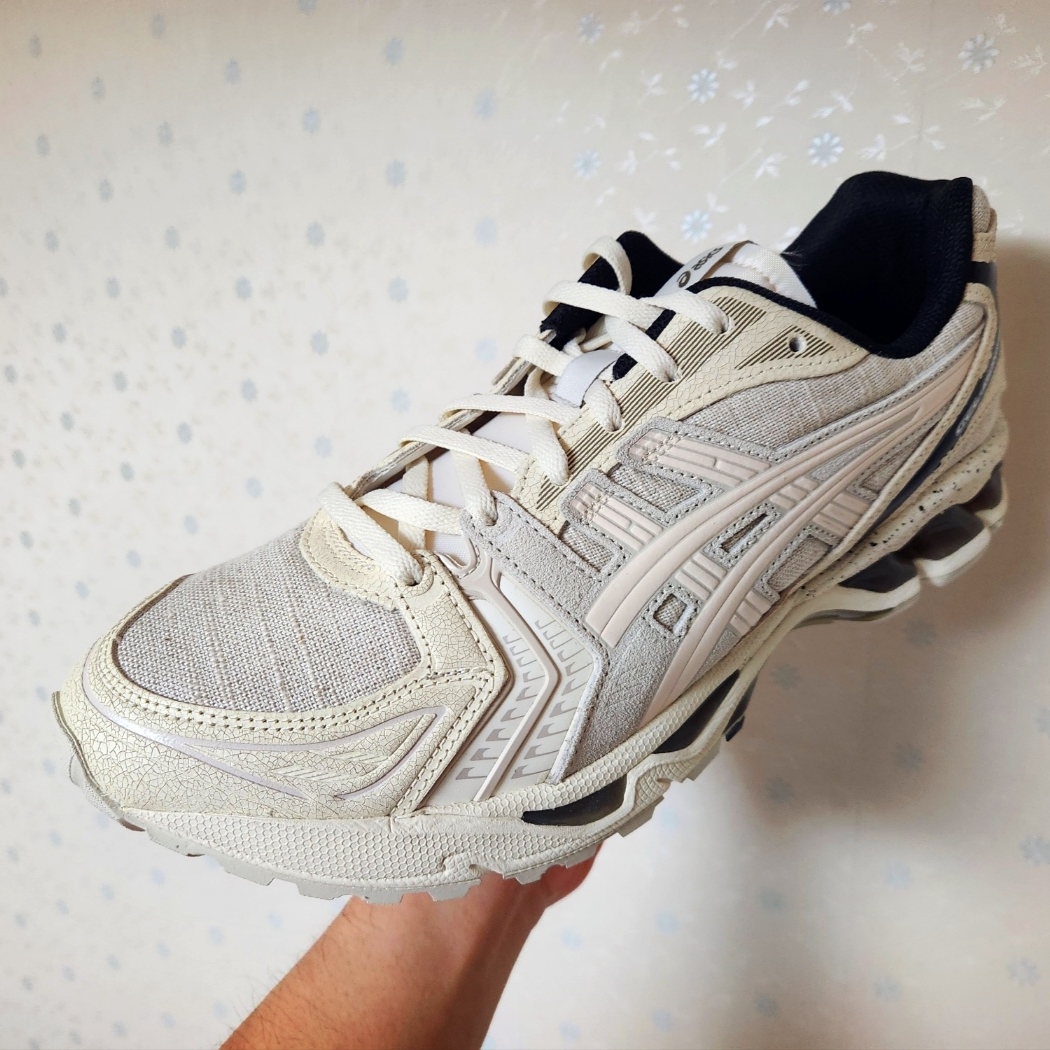 Asics Gel-Kayano 14 Imperfection Pack Cream 착용 스타일 - 1