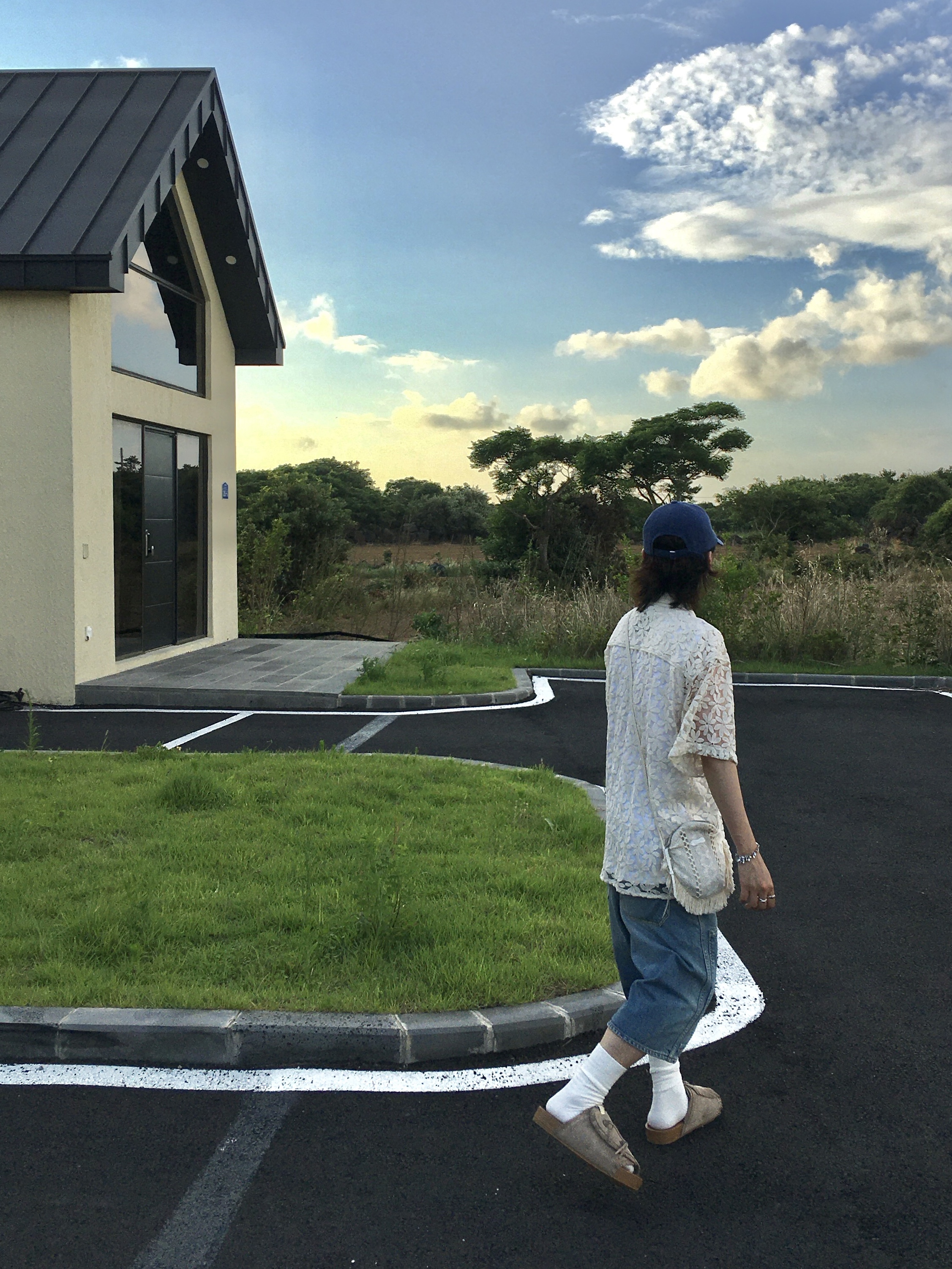 Kapital 14 oz. Denim Short Pants Studs Remake Indigo (Processing), Visvim Christo Shaman Folk Sand - 24SS 착용 스타일 - 4