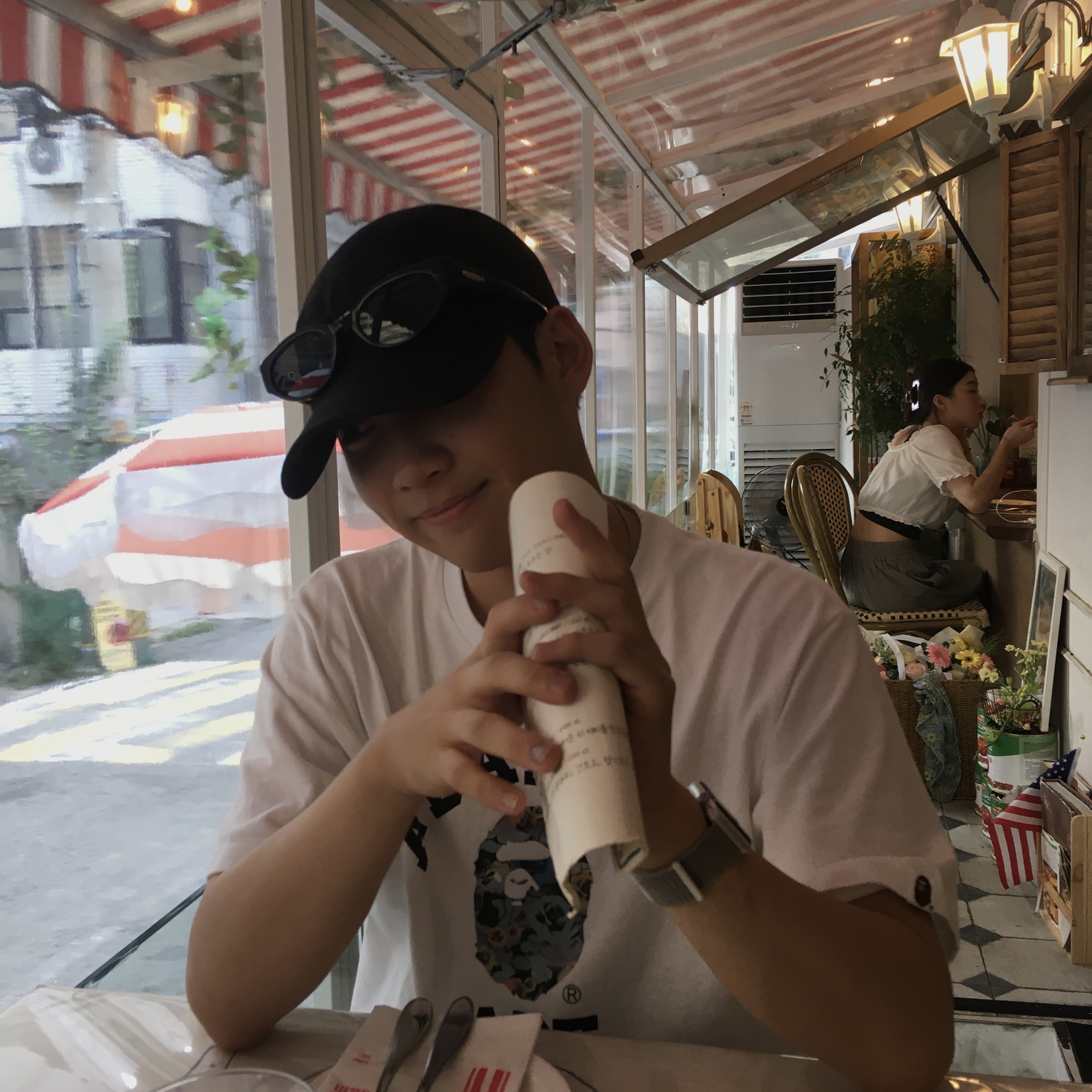BAPE Floral Camo College T-Shirt White, Supreme Washed Chino Twill Camp Cap Black - 24SS 착용 스타일 - 4