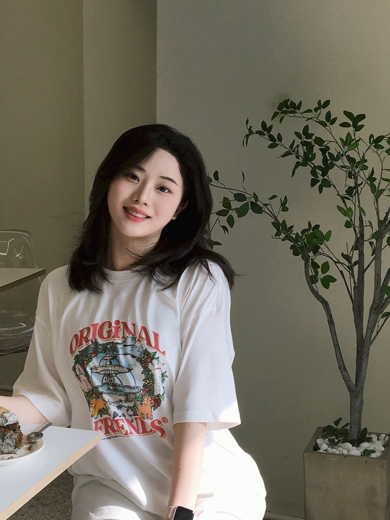 RDVZ Original Puppy Friends T-shirt White 착용 스타일 - 4