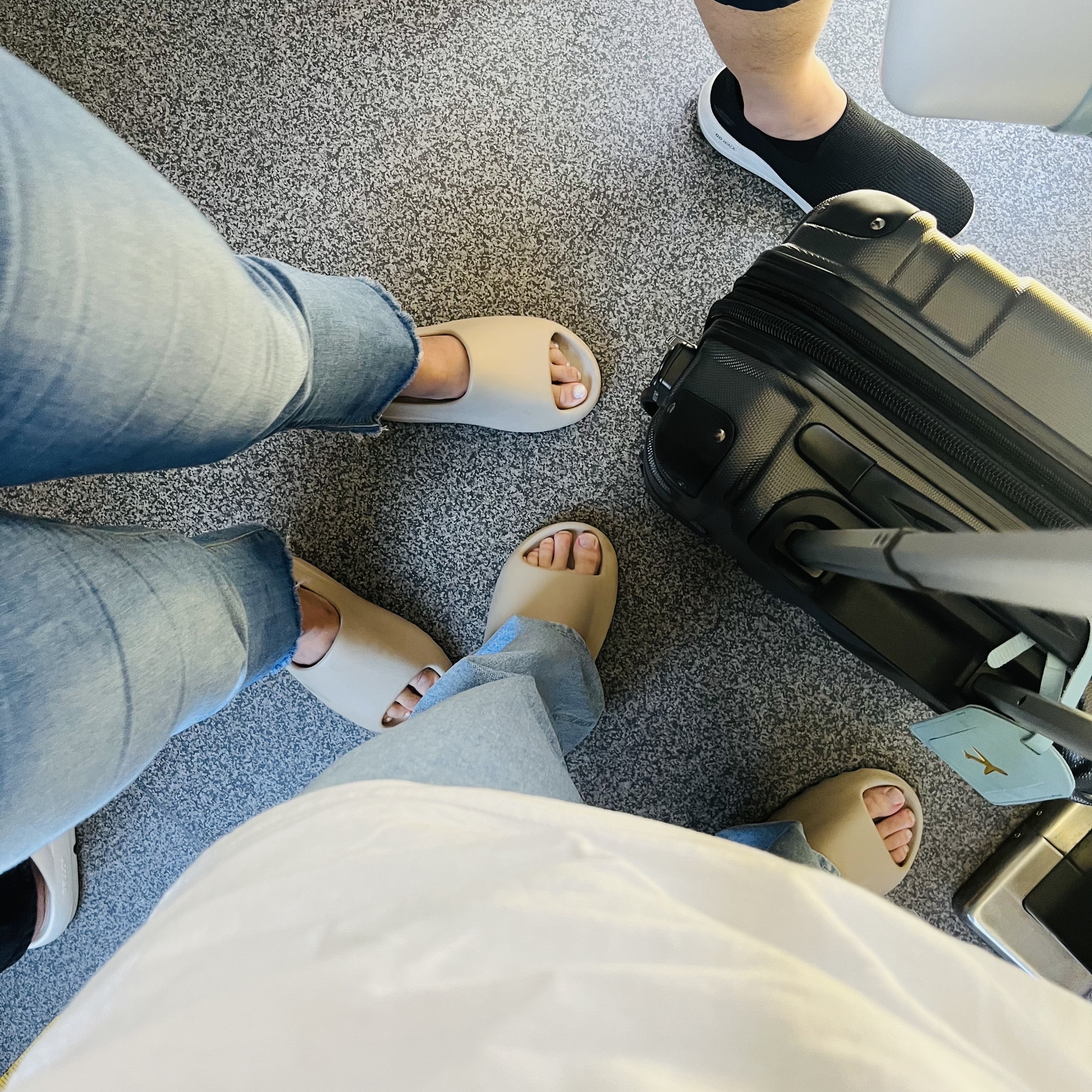 Adidas Yeezy Slide Pure - Re-Release Ver. 착용 스타일