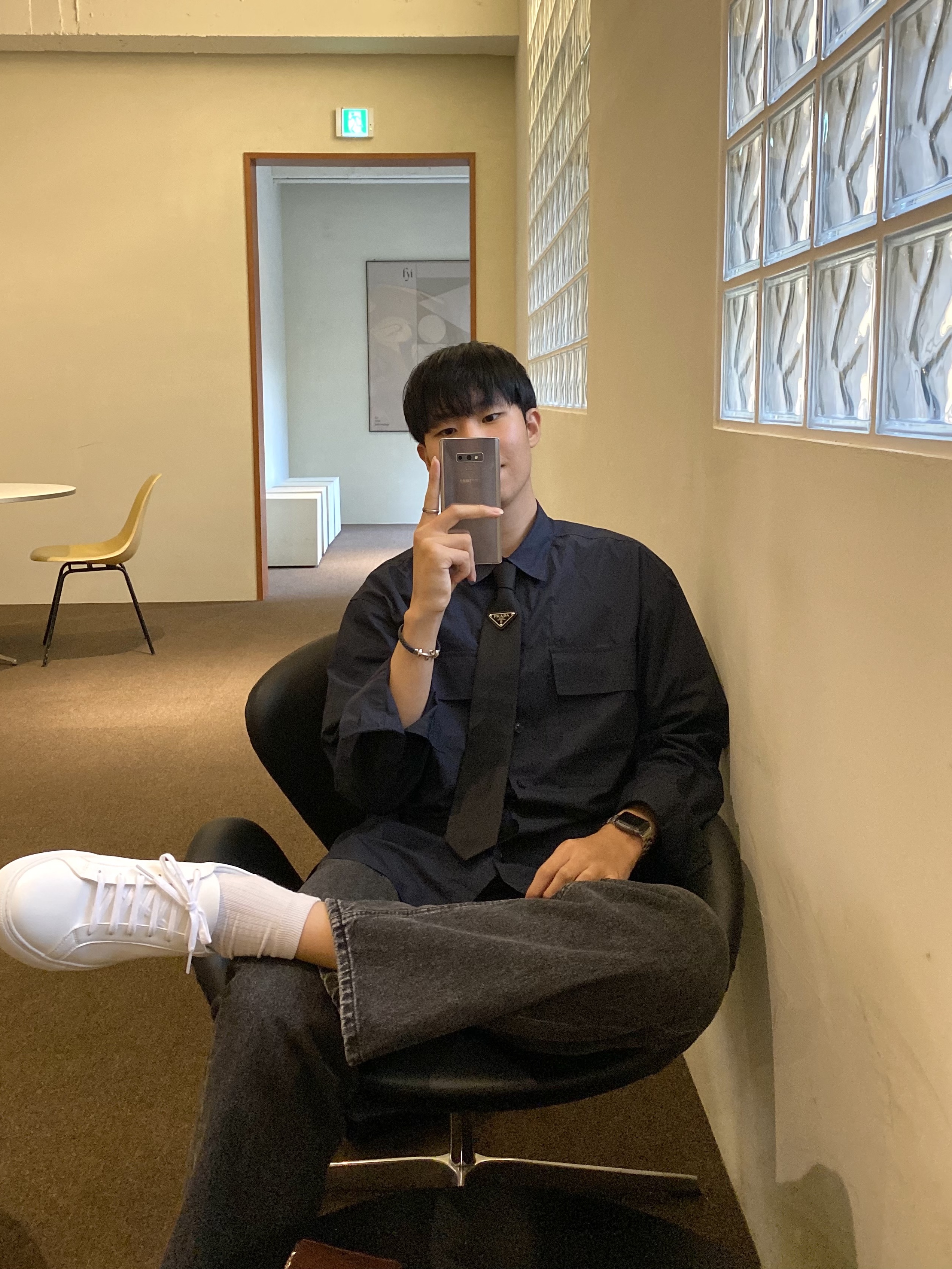 Prada Re-Nylon Gabardine Tie Black, Apple Watch SE 2023 40mm GPS Starlight Aluminium Case with Sport Band S/M Starlight (Korean Ver.) 착용 스타일
