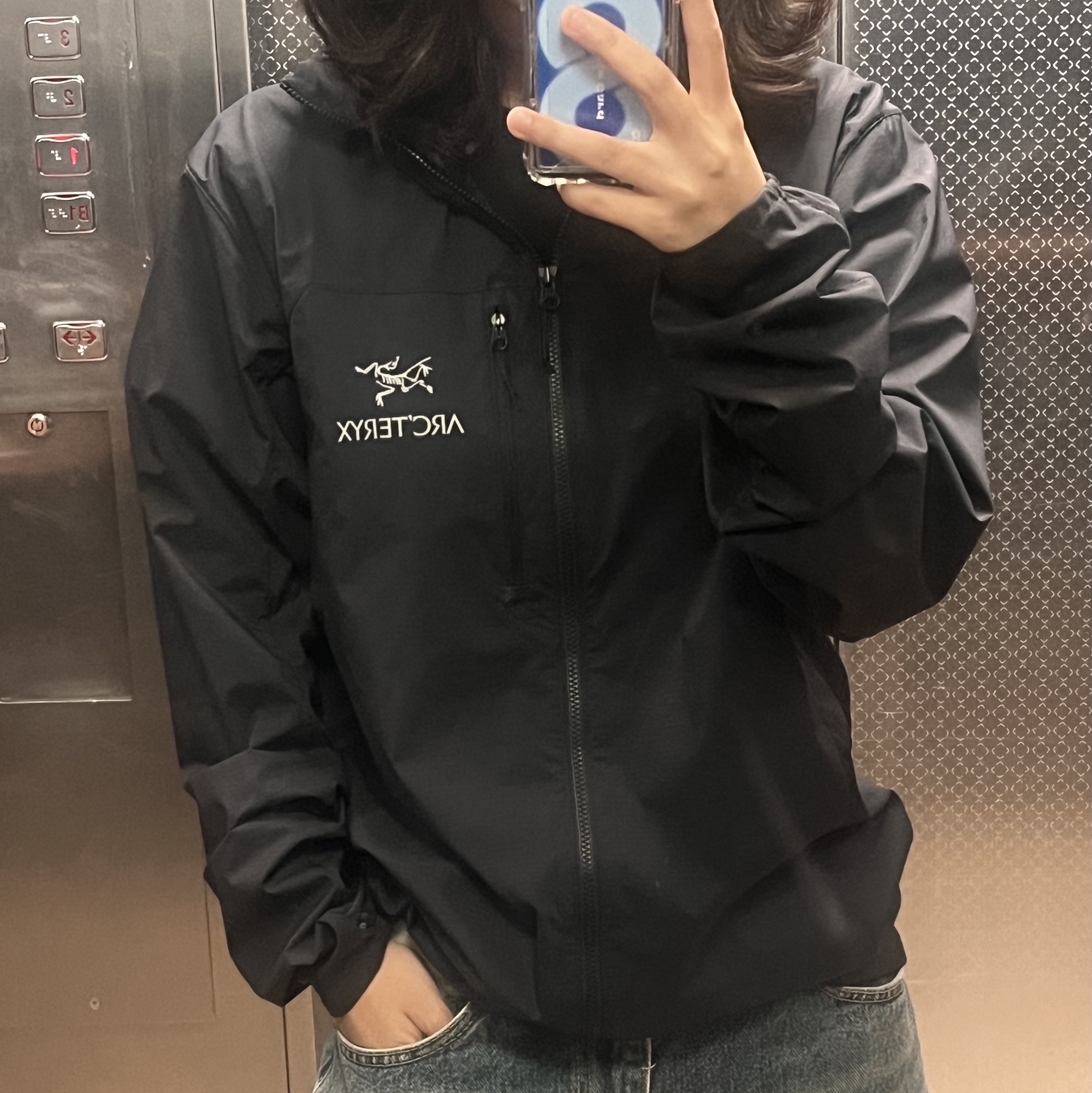 Arc'teryx Squamish Hoody Black 착용 스타일 - 2