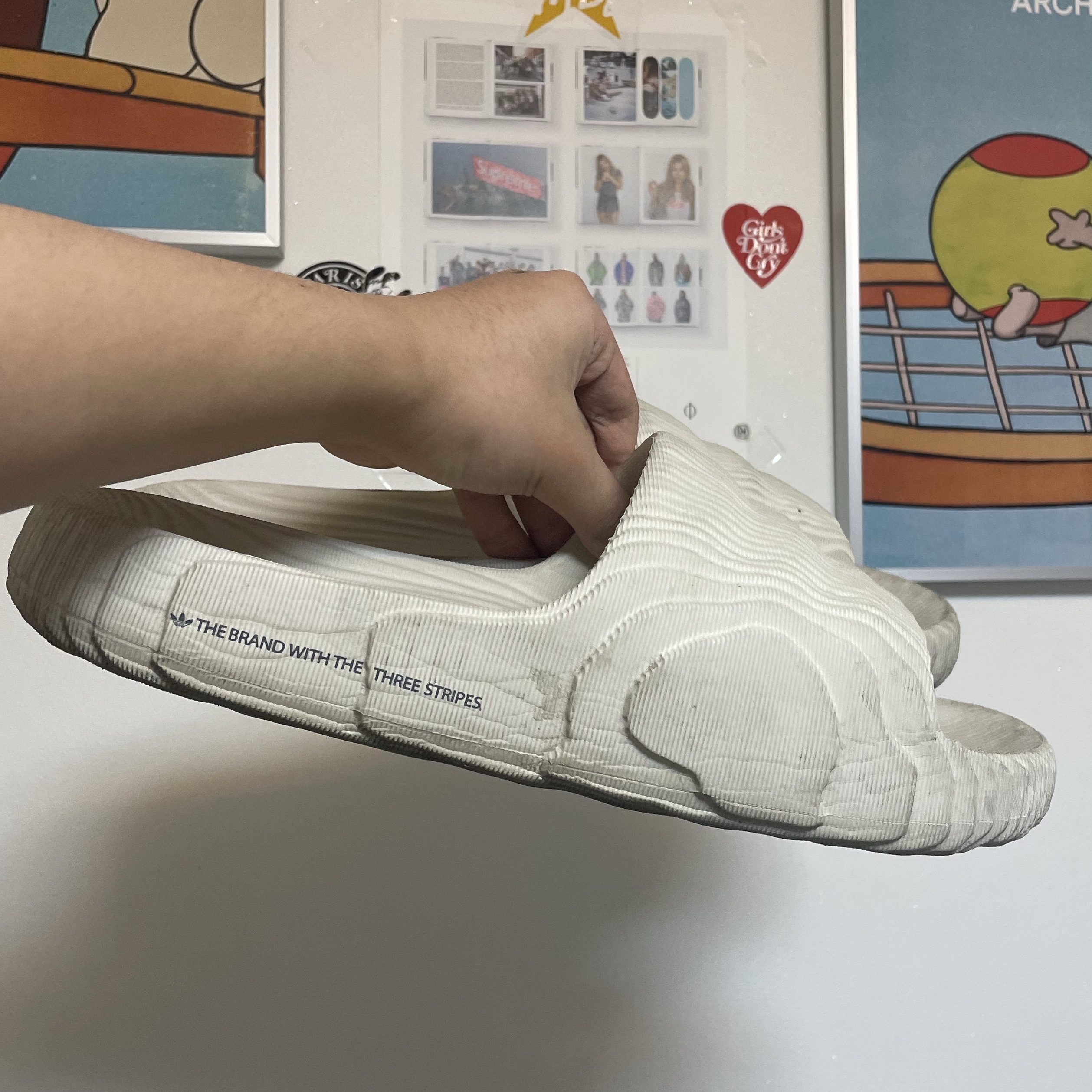 Adidas Adilette 22 Crystal White 착용 스타일