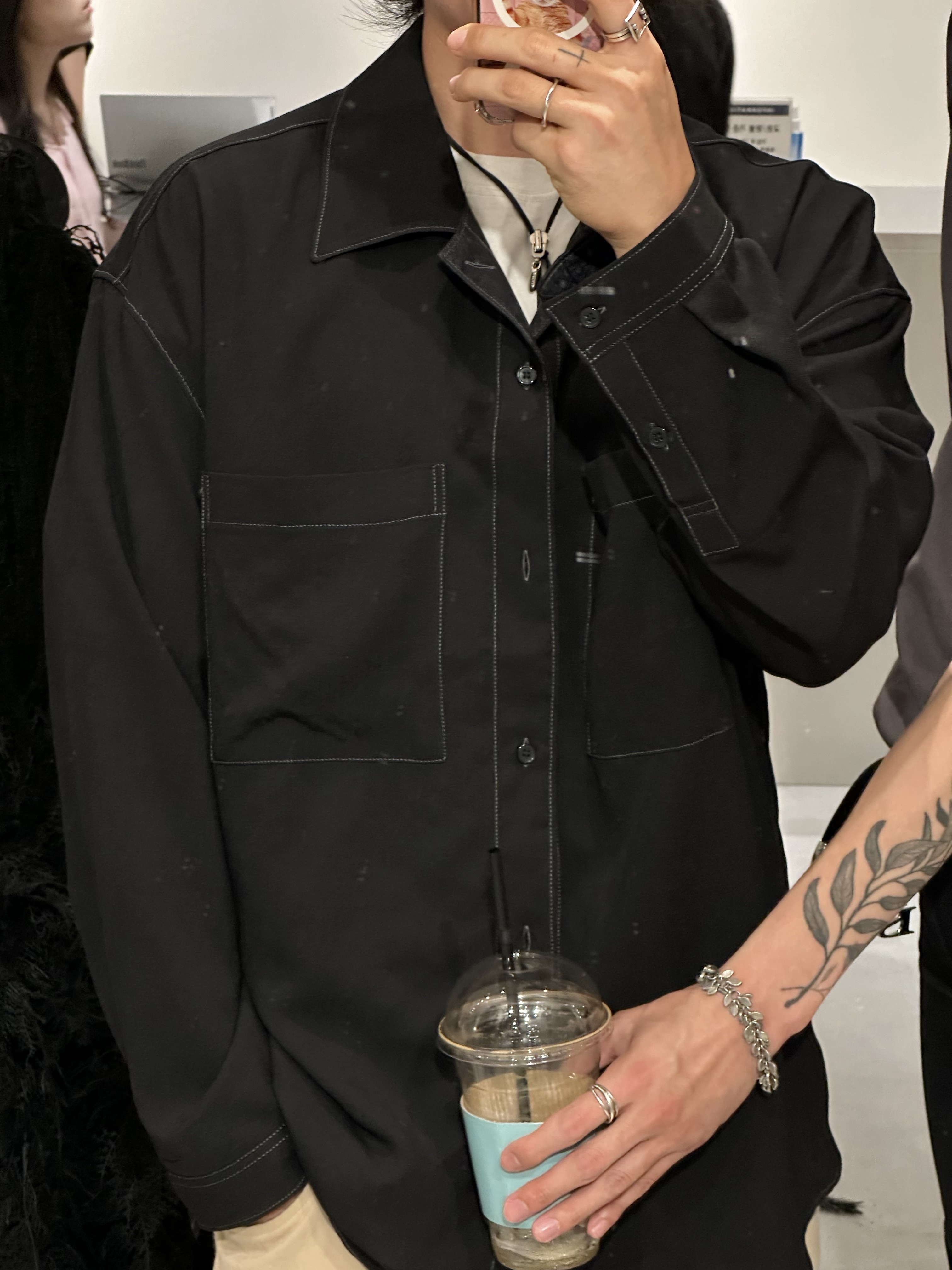 Gentle Monster x Maison Margiela MM114 Black Clear 착용 스타일 - 5