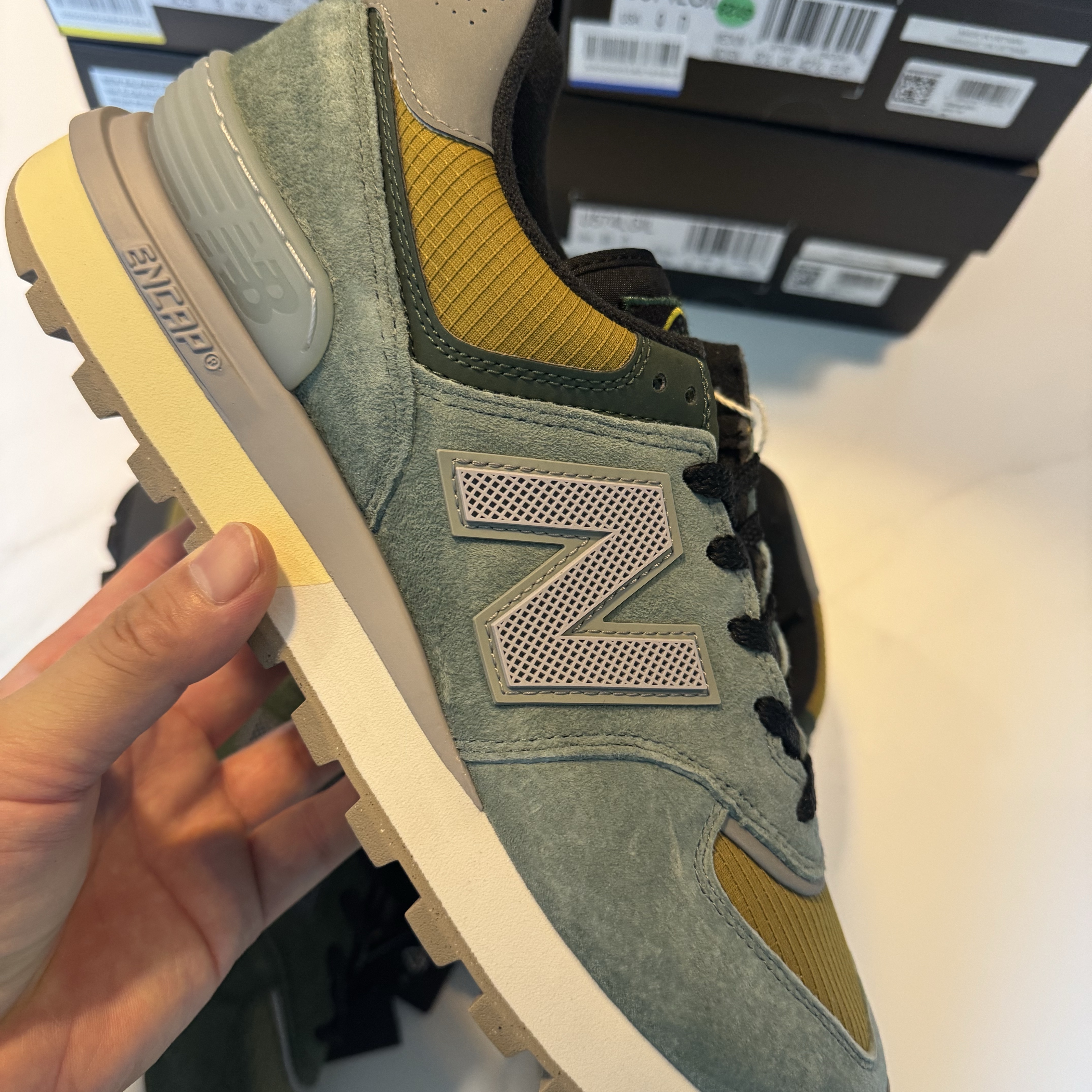 New Balance x Stone Island 574 Legacy Dark Green, New Balance x Stone Island 574 Legacy Light Green 착용 스타일 - 4