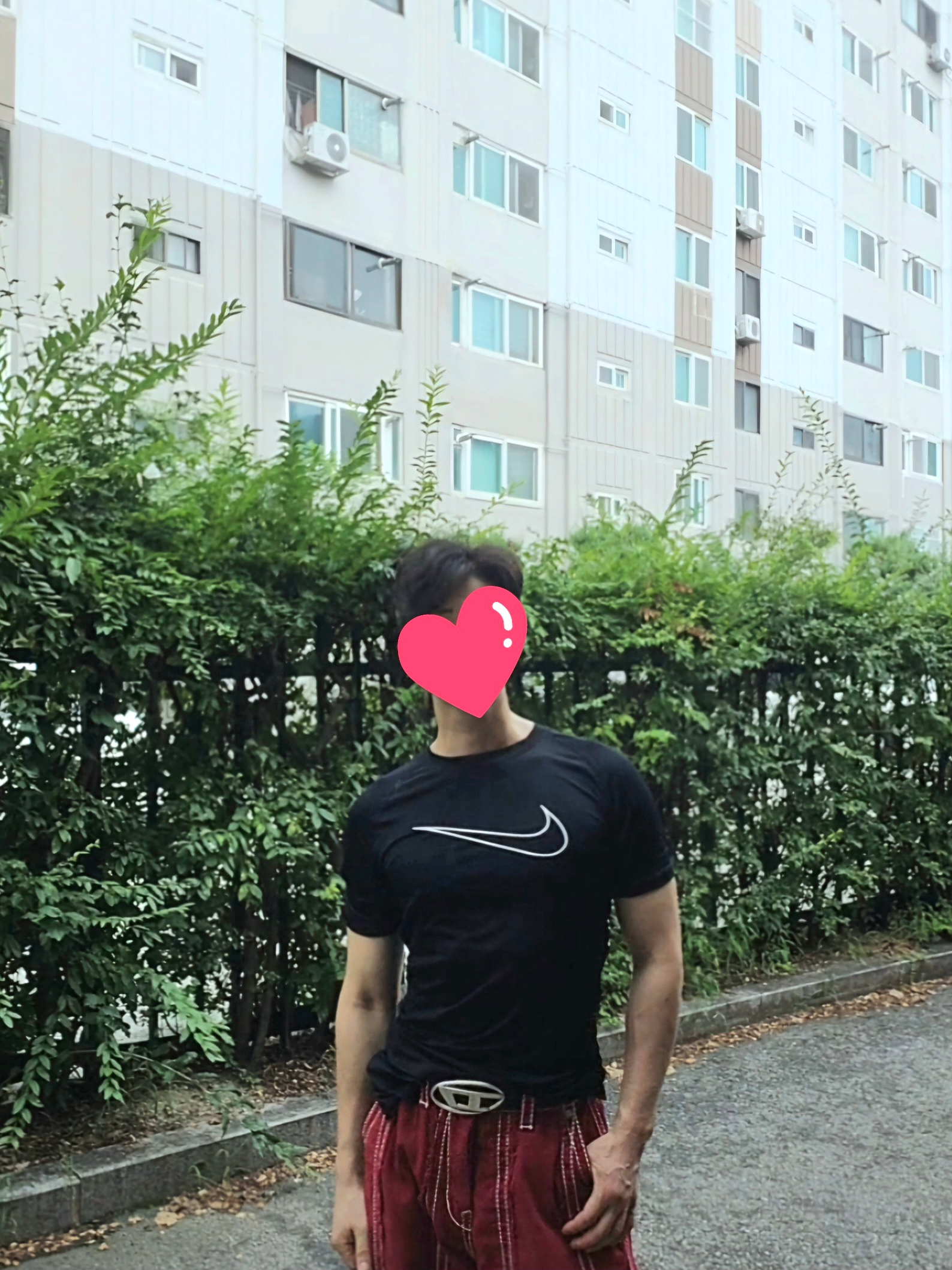 True Religion Scar Washed Denim Pants Red, Diesel B-1DR W Leather Belt with D Buckle Black 착용 스타일 - 1