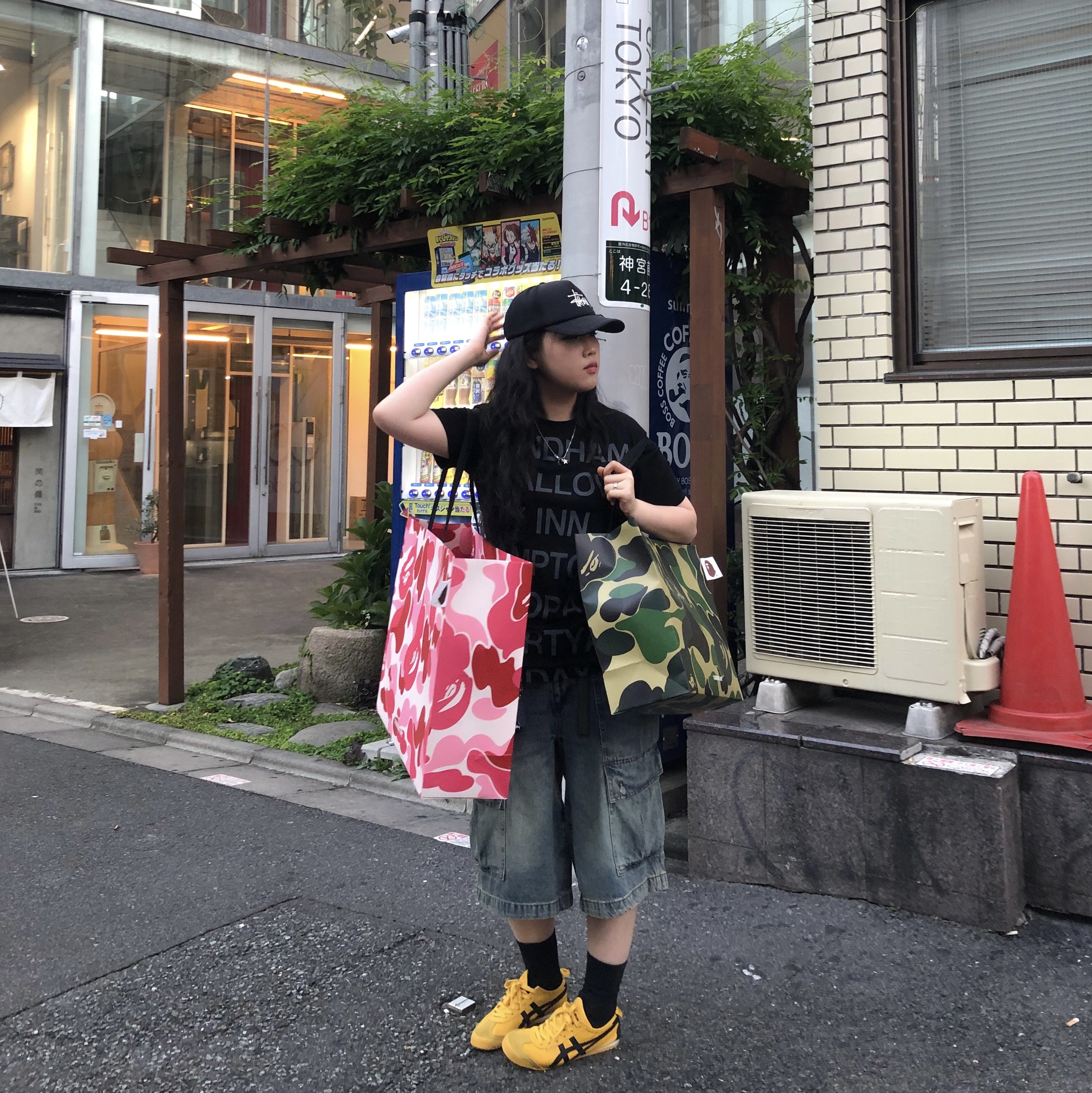 Onitsuka Tiger Mexico 66 Yellow Black, [KREAM 단독] Safarispot Highway Inn T-Shirt Black White 착용 스타일 - 1