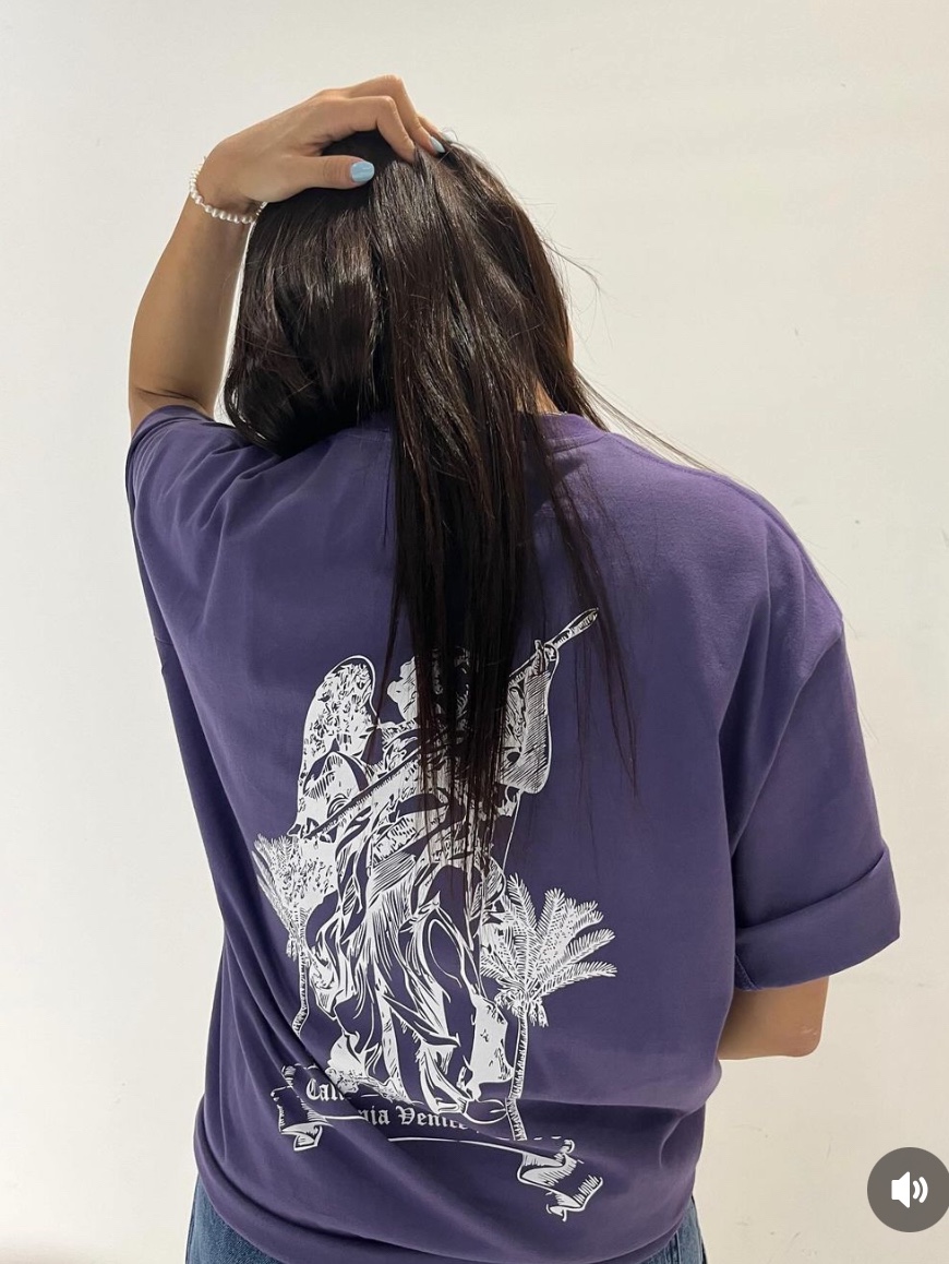 Iro Palmtree Graphic Semi Over Cotton T-Shirt Pupple 착용 스타일 - 1