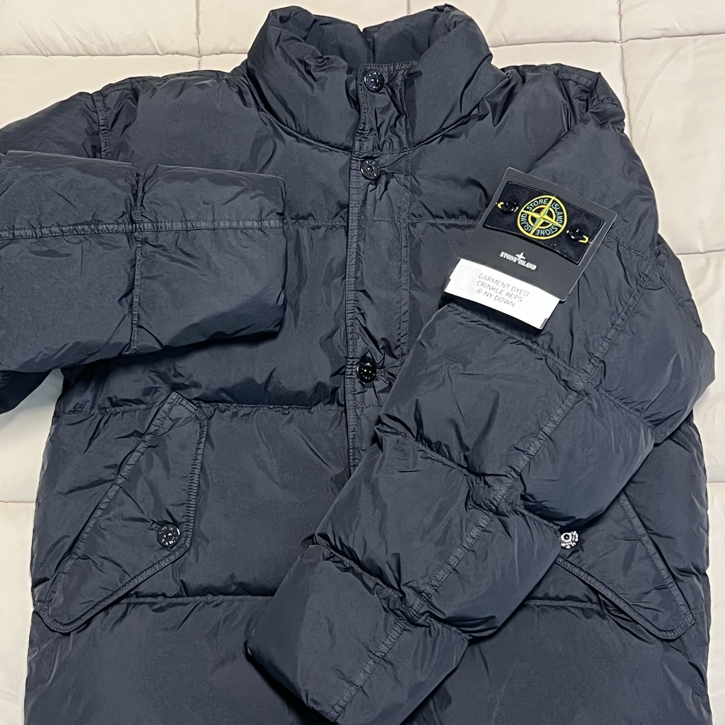 Stone Island 40123 Garment Dyed Crinkle Reps R-NY Down Jacket Black - 24FW 착용 스타일 - 1