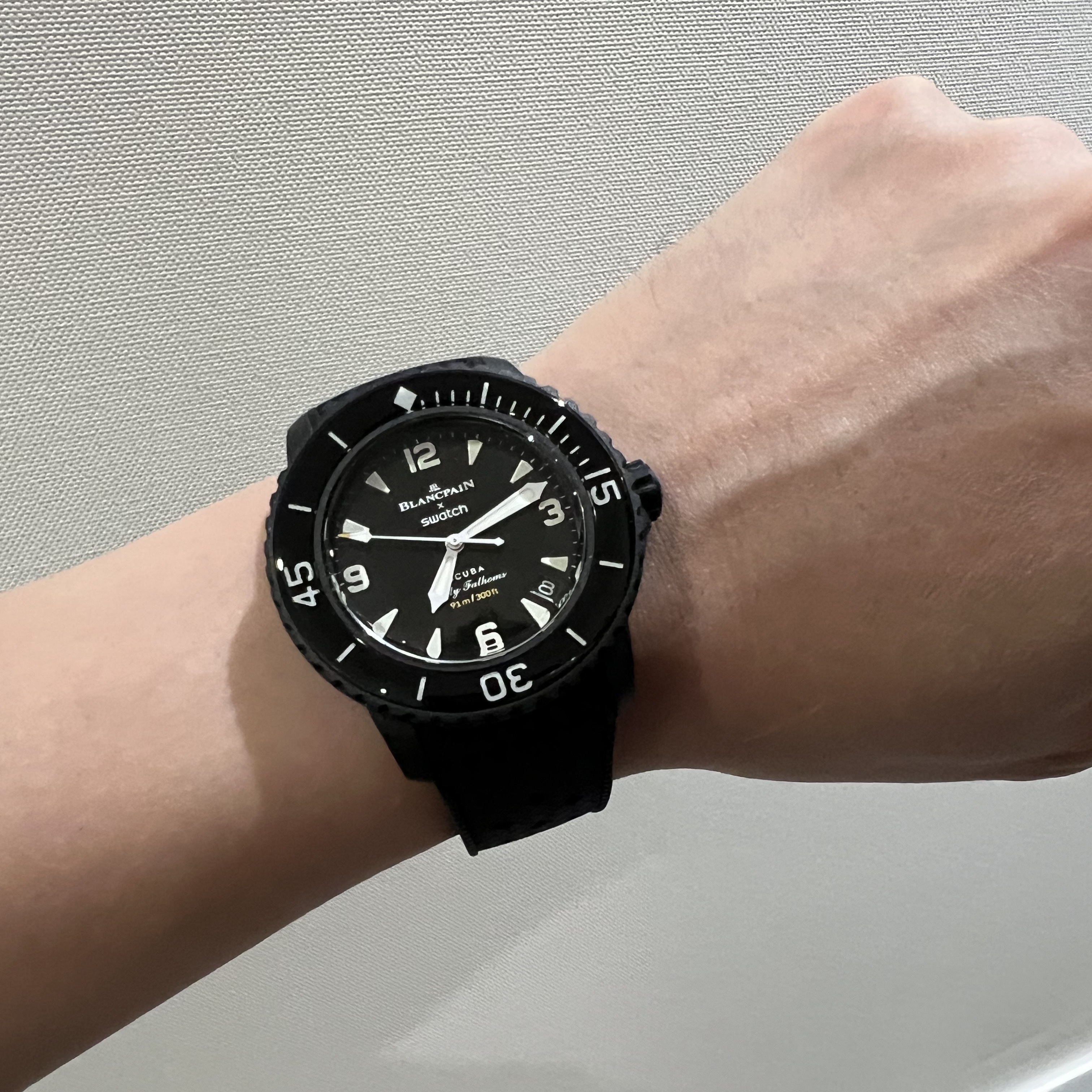 Swatch x Blancpain Bioceramic Ocean of Storms 착용 스타일