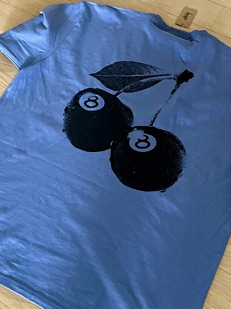 Stussy Cherries T-Shirt Storm 착용 스타일 - 2