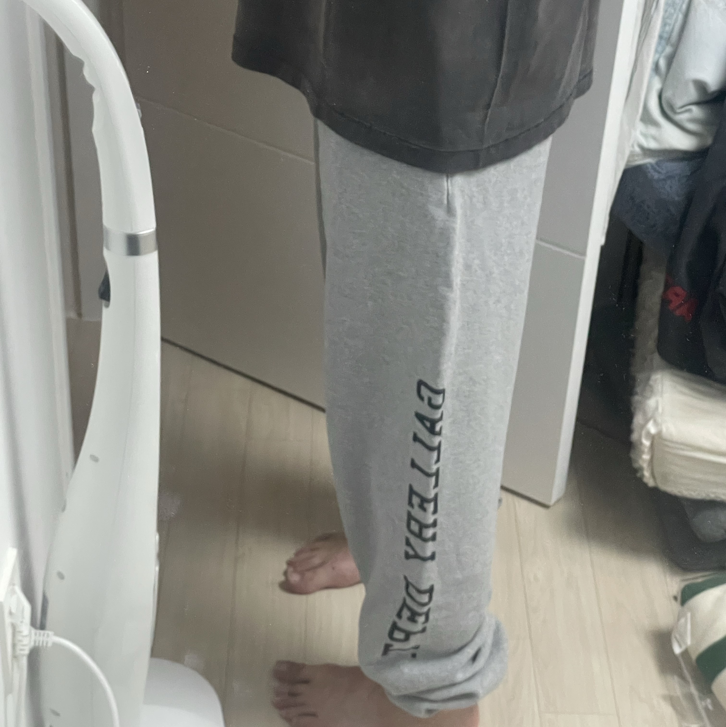 Gallery Dept. GD Property of Sweatpants Heather Grey 착용 스타일