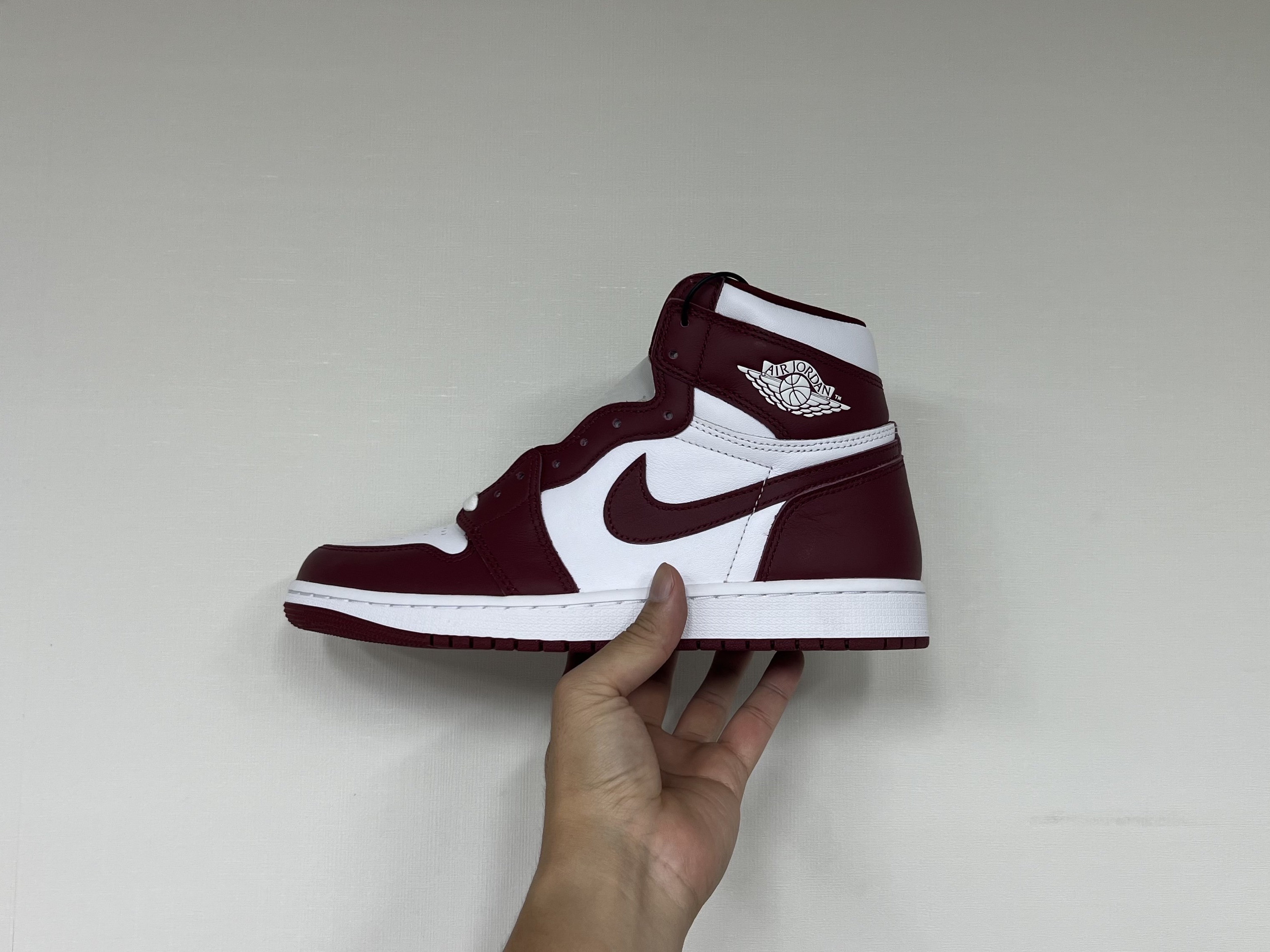 Jordan 1 Retro High OG Artisanal Red 착용 스타일