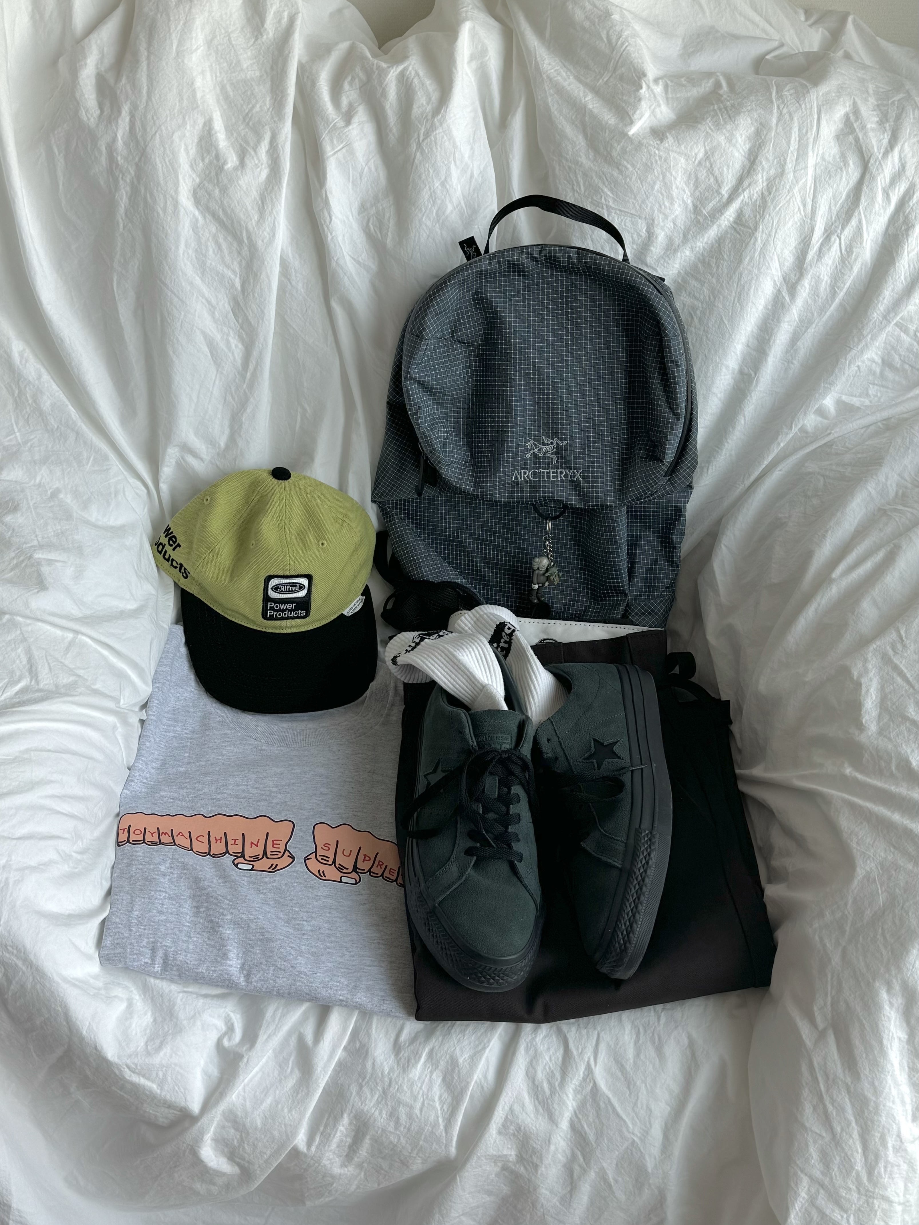 Supreme x Toy Machine Fist T-Shirt Ash Grey - 24SS, Arc'teryx Konseal 15 Backpack Neptune 착용 스타일 - 1