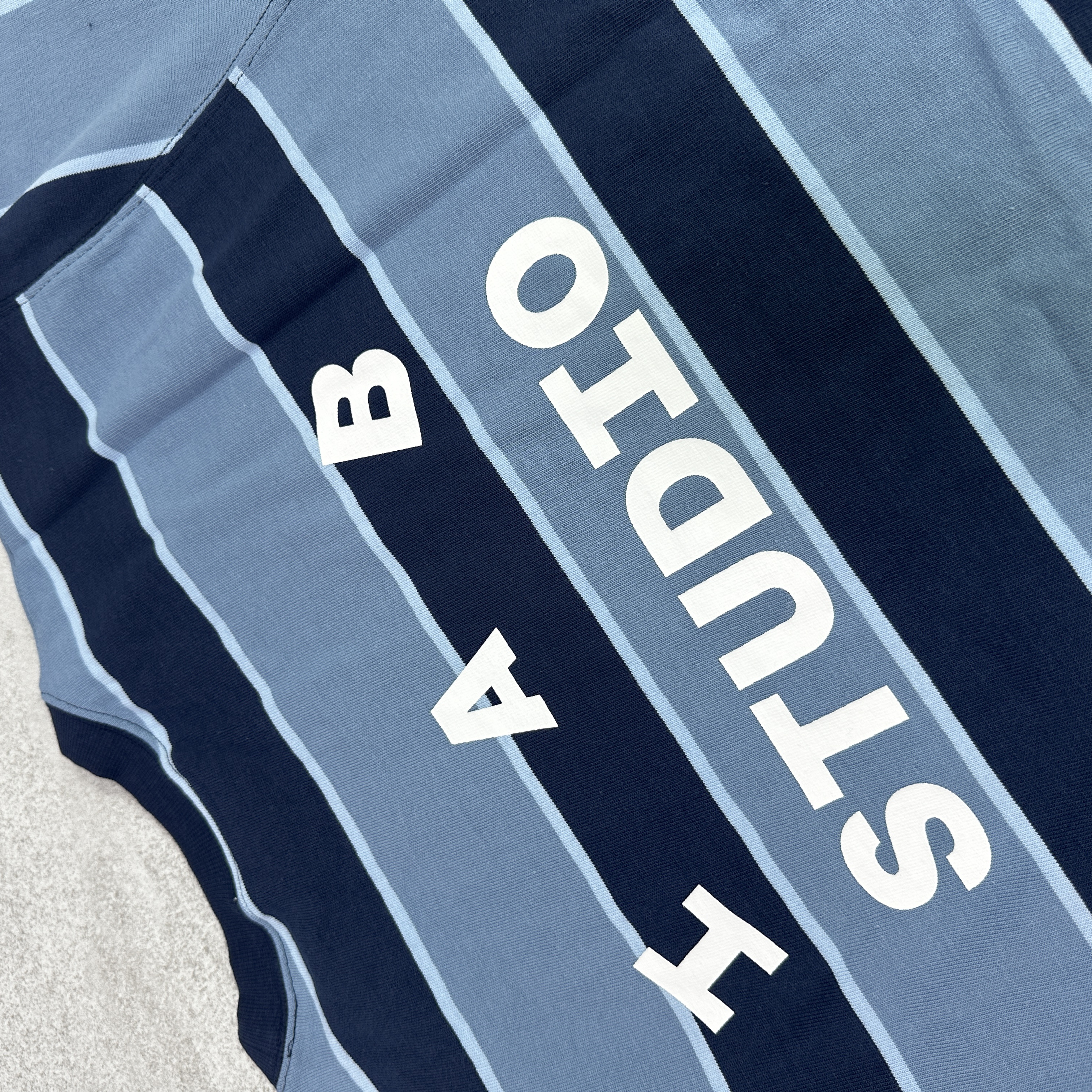 IAB Studio Striped T-Shirt Blue White 착용 스타일 - 2