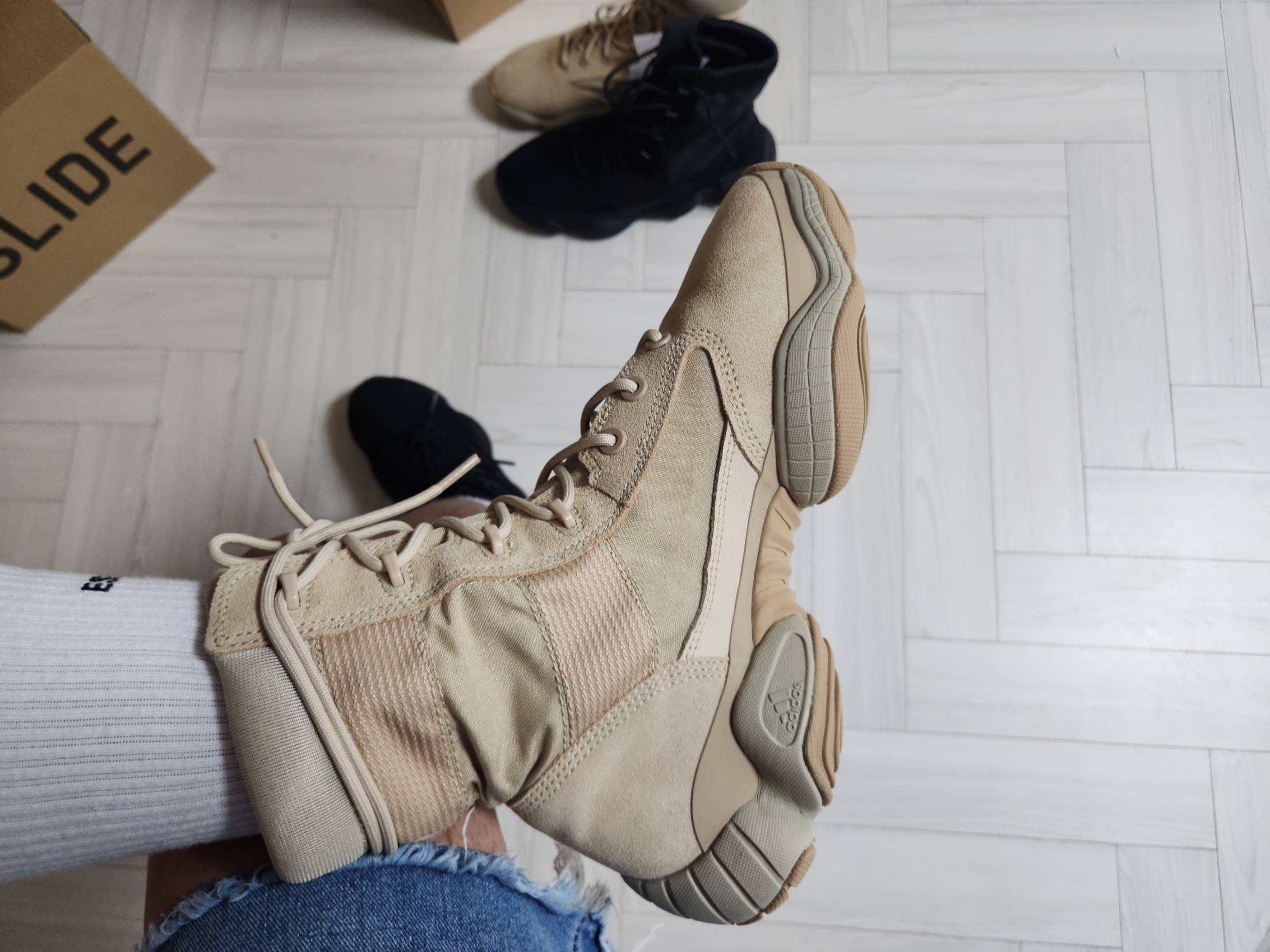 Adidas Yeezy 500 High Tactical Utility Sand 착용 스타일 - 8