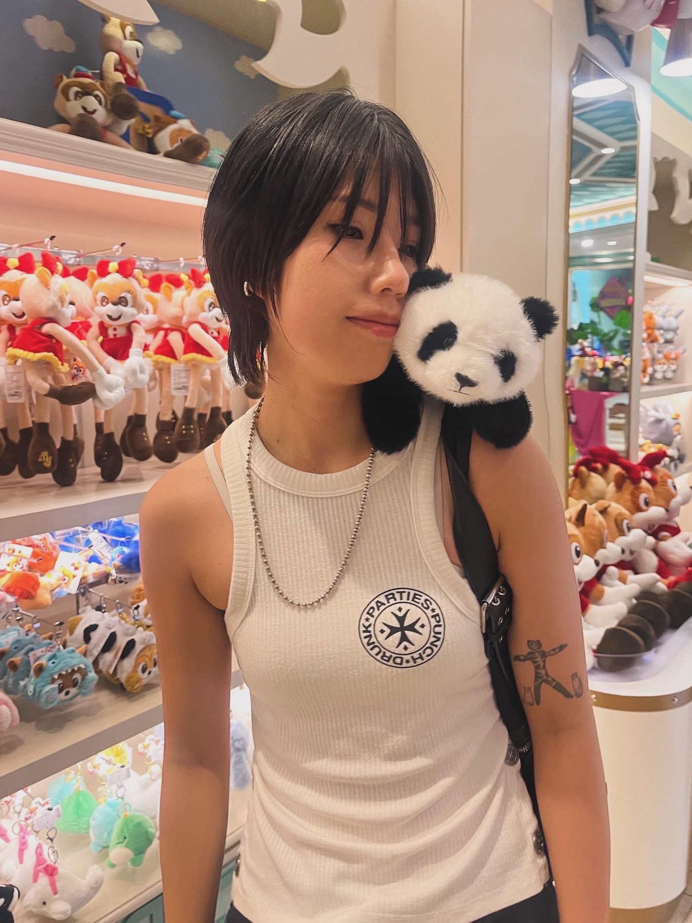 Punch Drunk Parties Gyeolsoc Tank Top White, Punch Drunk Parties Mother's Worry Tank Top White 착용 스타일 - 1