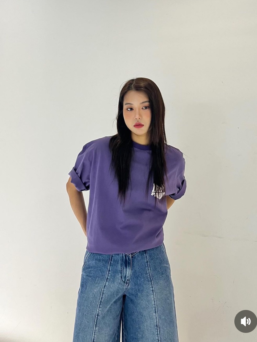 Iro Palmtree Graphic Semi Over Cotton T-Shirt Pupple 착용 스타일 - 2
