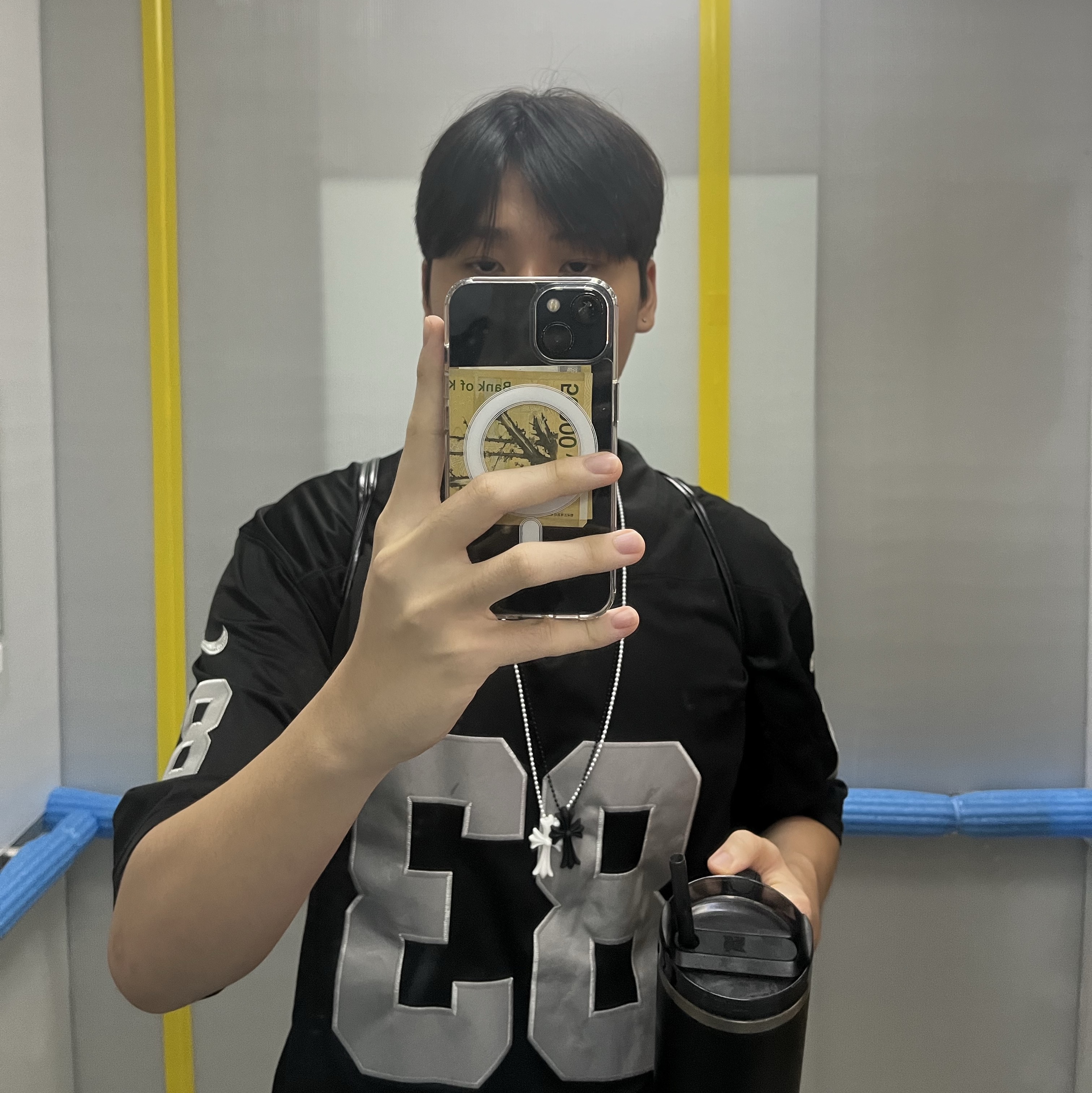 Chrome Hearts Silichrome CH Cross Pendant White 2022/2023, Chrome Hearts Silichrome CH Cross Pendant Black 2022/2023/2025 착용 스타일