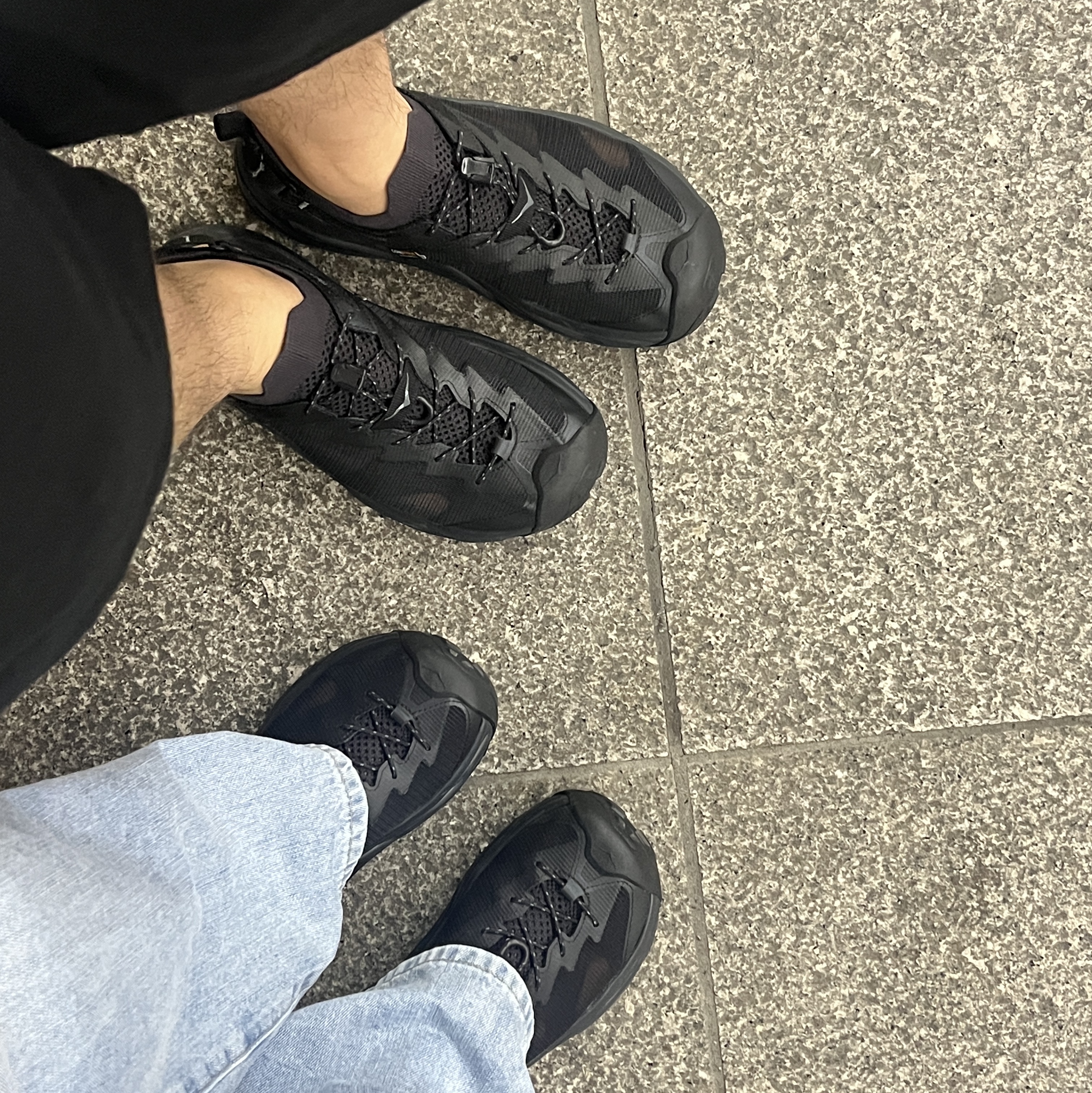 (W) Hoka Hopara 2 Black 착용 스타일 - 1