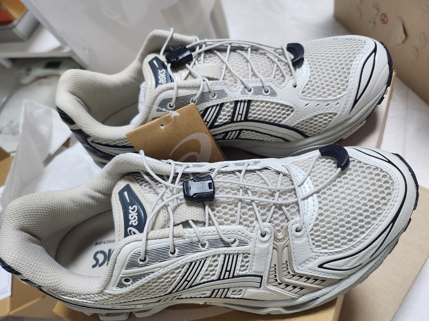 Asics Unlimited Gel-Kayano 14 Smoke Grey 착용 스타일