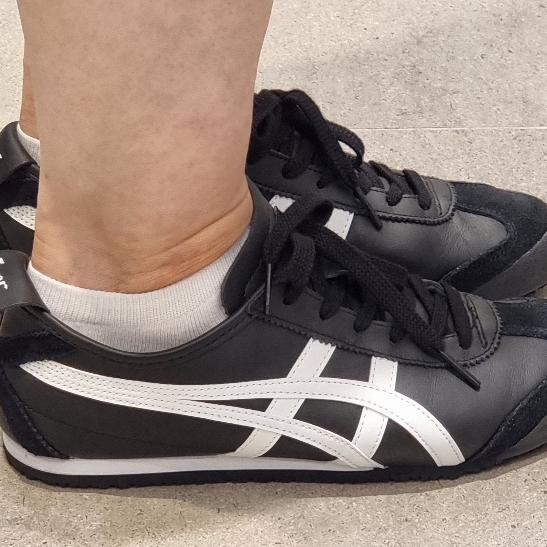 Onitsuka Tiger Mexico 66 Black White 착용 스타일