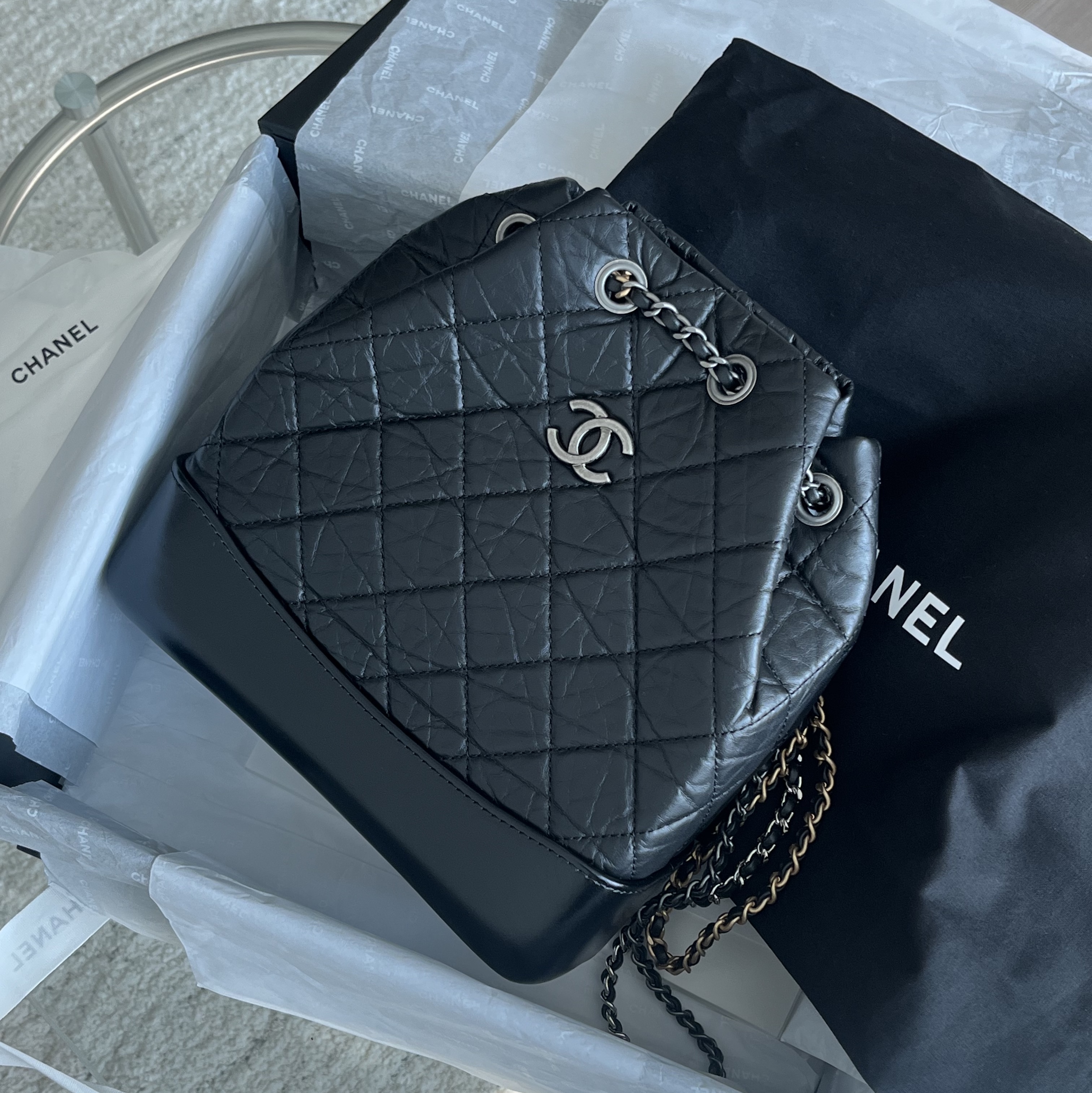 Chanel Small Gabrielle Backpack Aged Calfskin & Gold Silver Black 착용 스타일